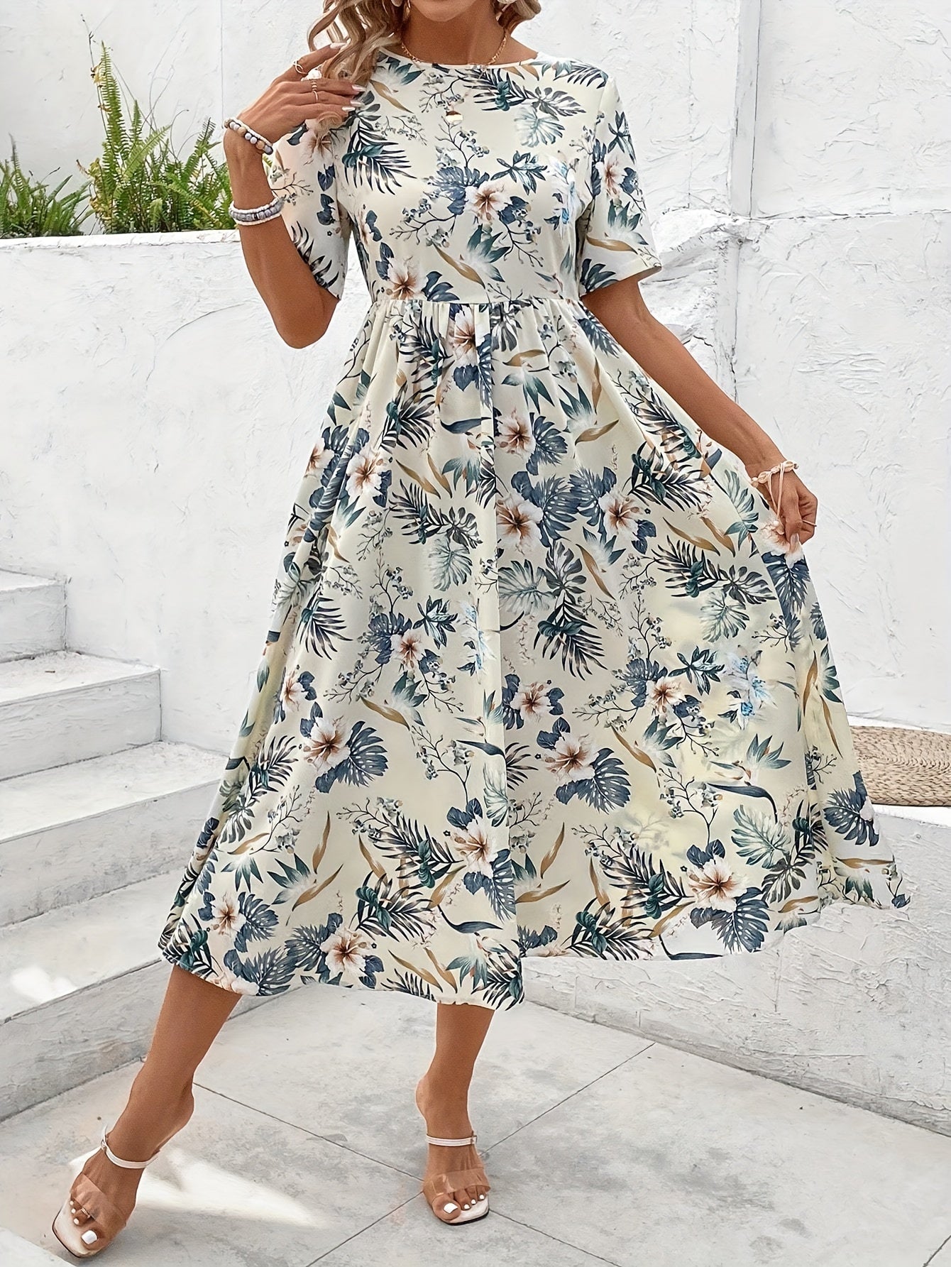 Abito a fiori con cintura in vita - Estate e tutti i giorni