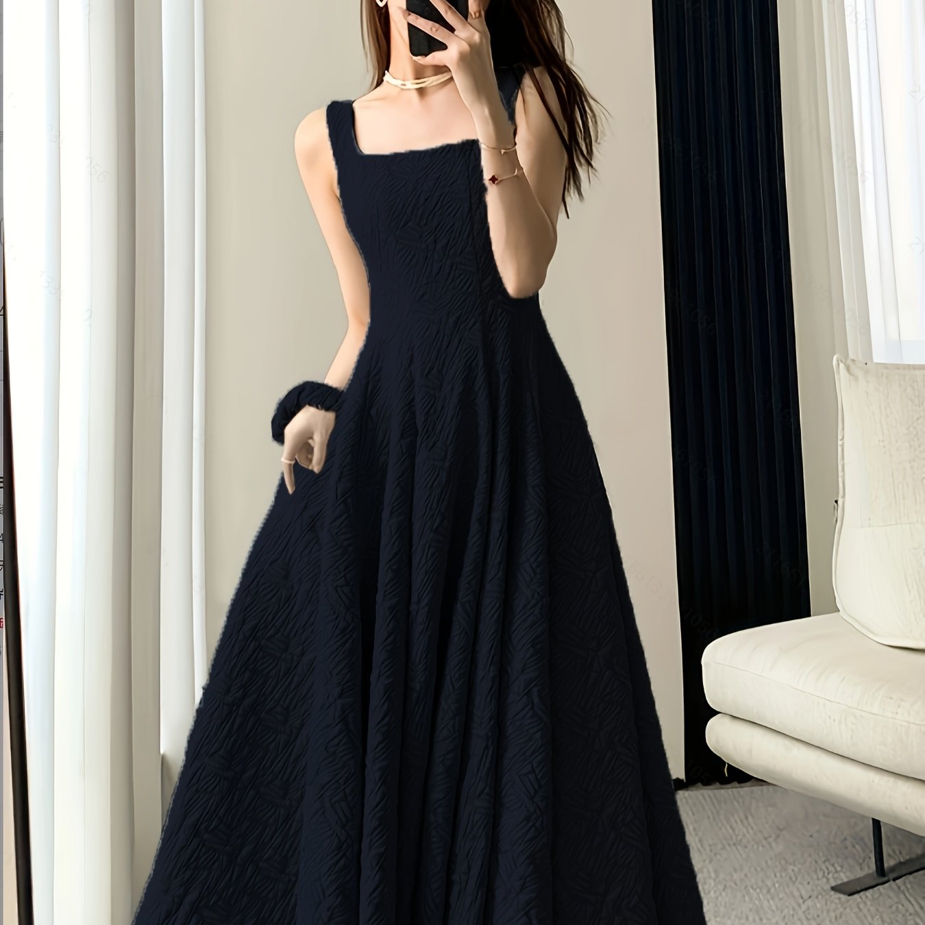 Abito elegante con scollatura quadrata - ideale per la primavera e l'estate