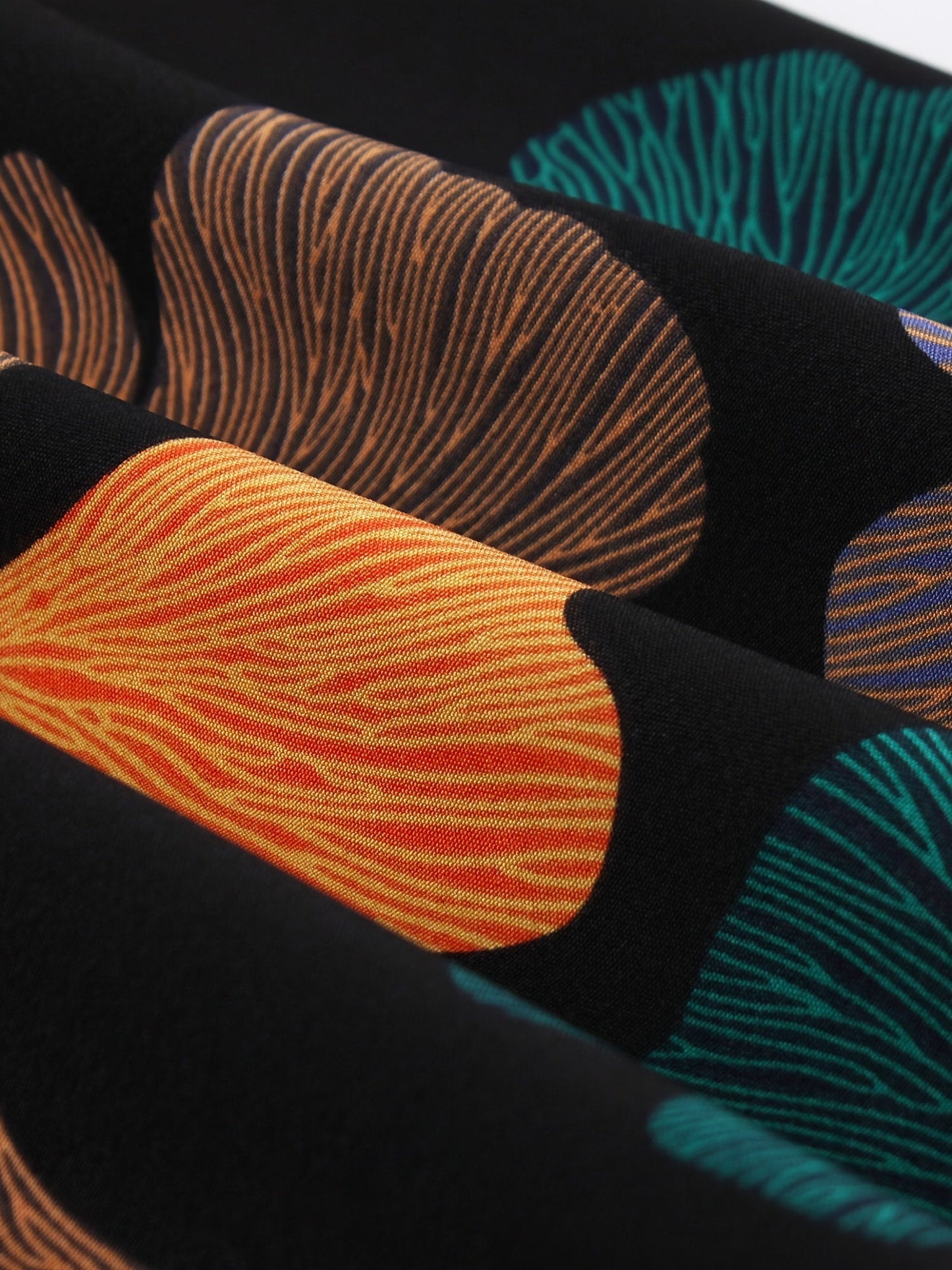 Elegante abito estivo con stampa floreale - maniche corte, scollatura rotonda, vestibilità sartoriale