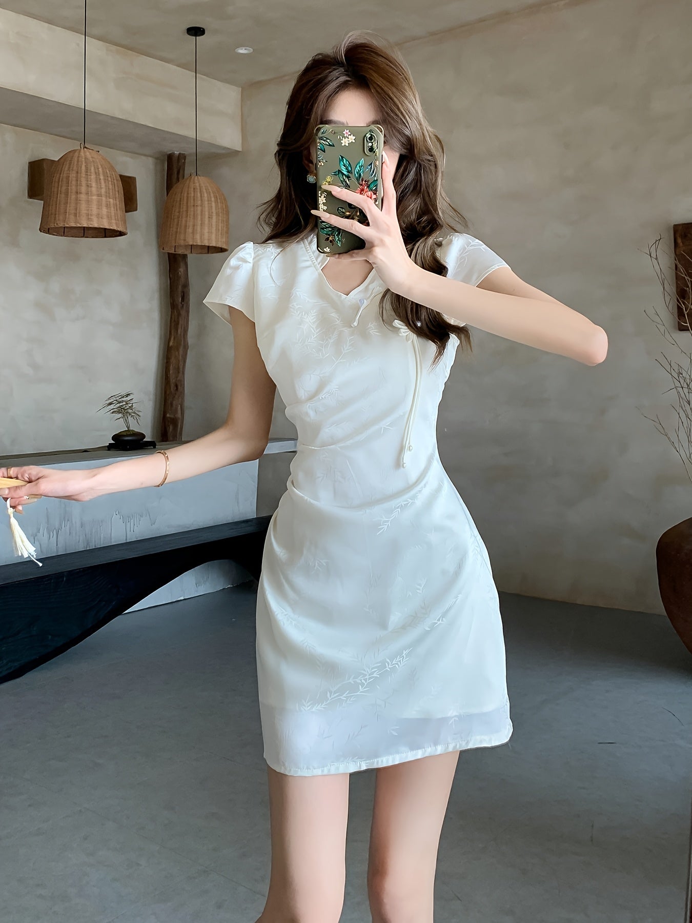 Elegante abito estivo in raso - Beige, scollo a V, maniche corte, coulisse in vita, linea ad A