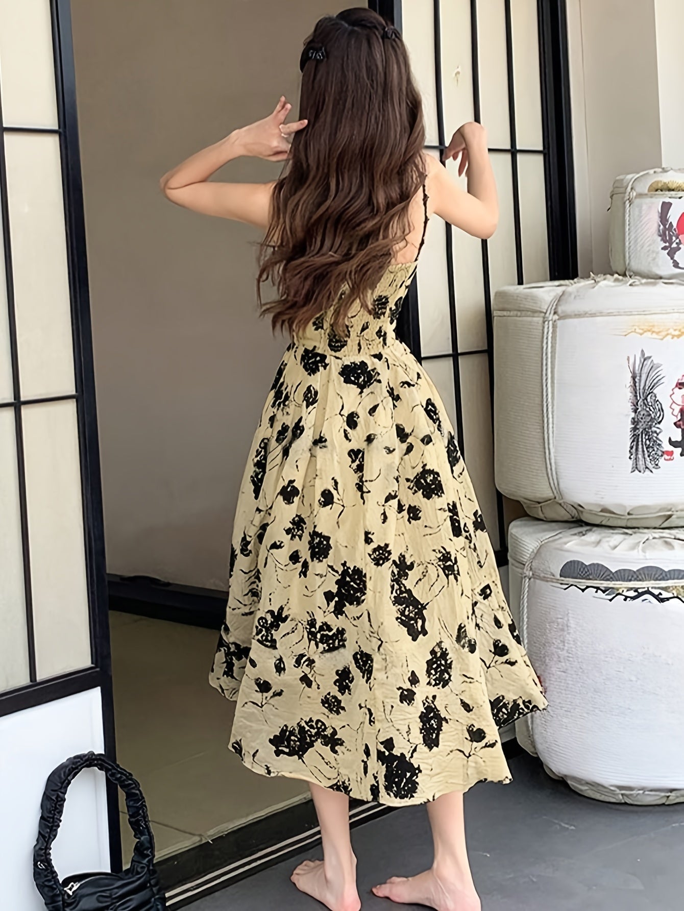 Elegante abito floreale con bretelle - Senza maniche, linea ad A