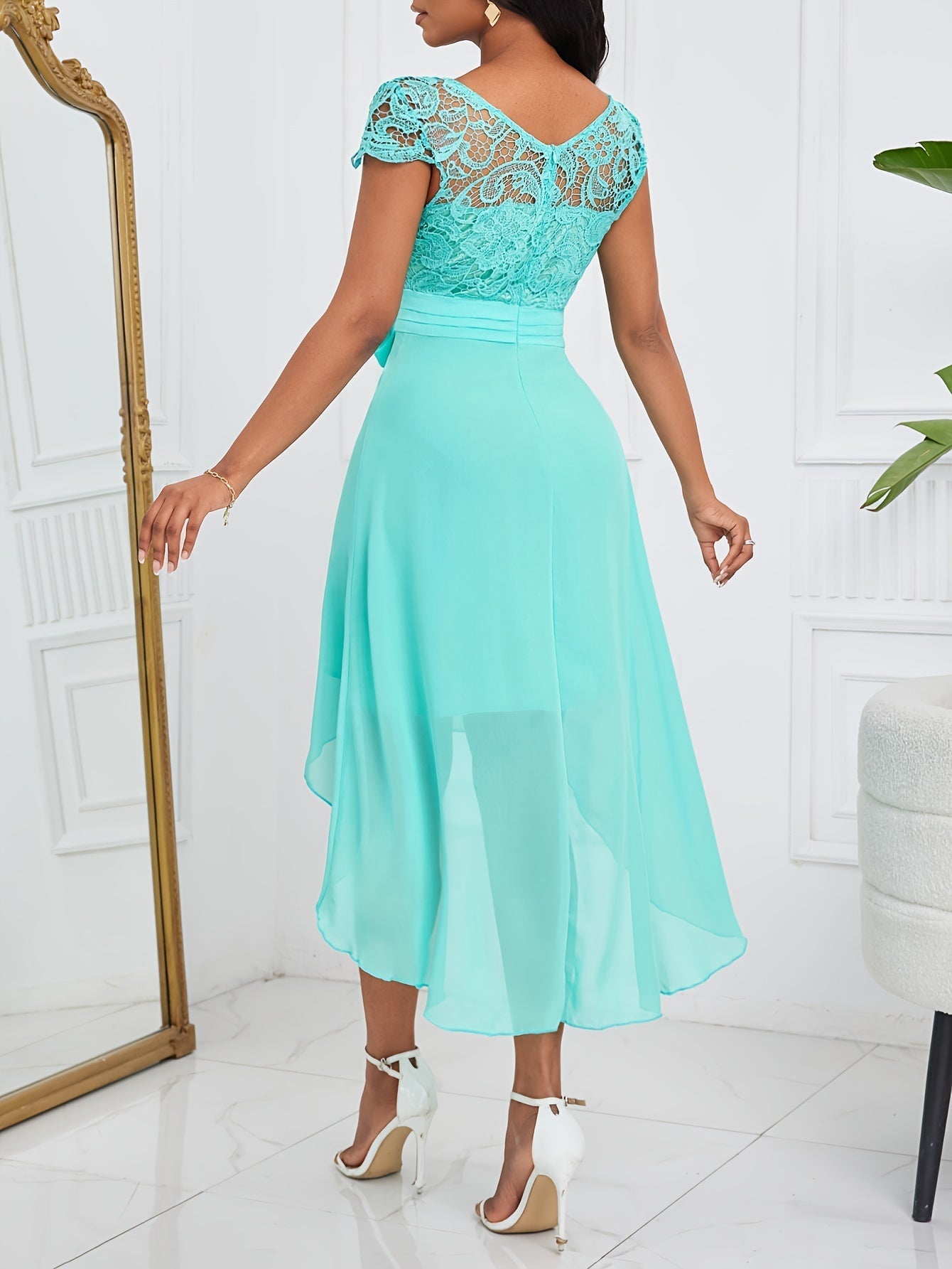 Elegante abito midi in pizzo color turchese