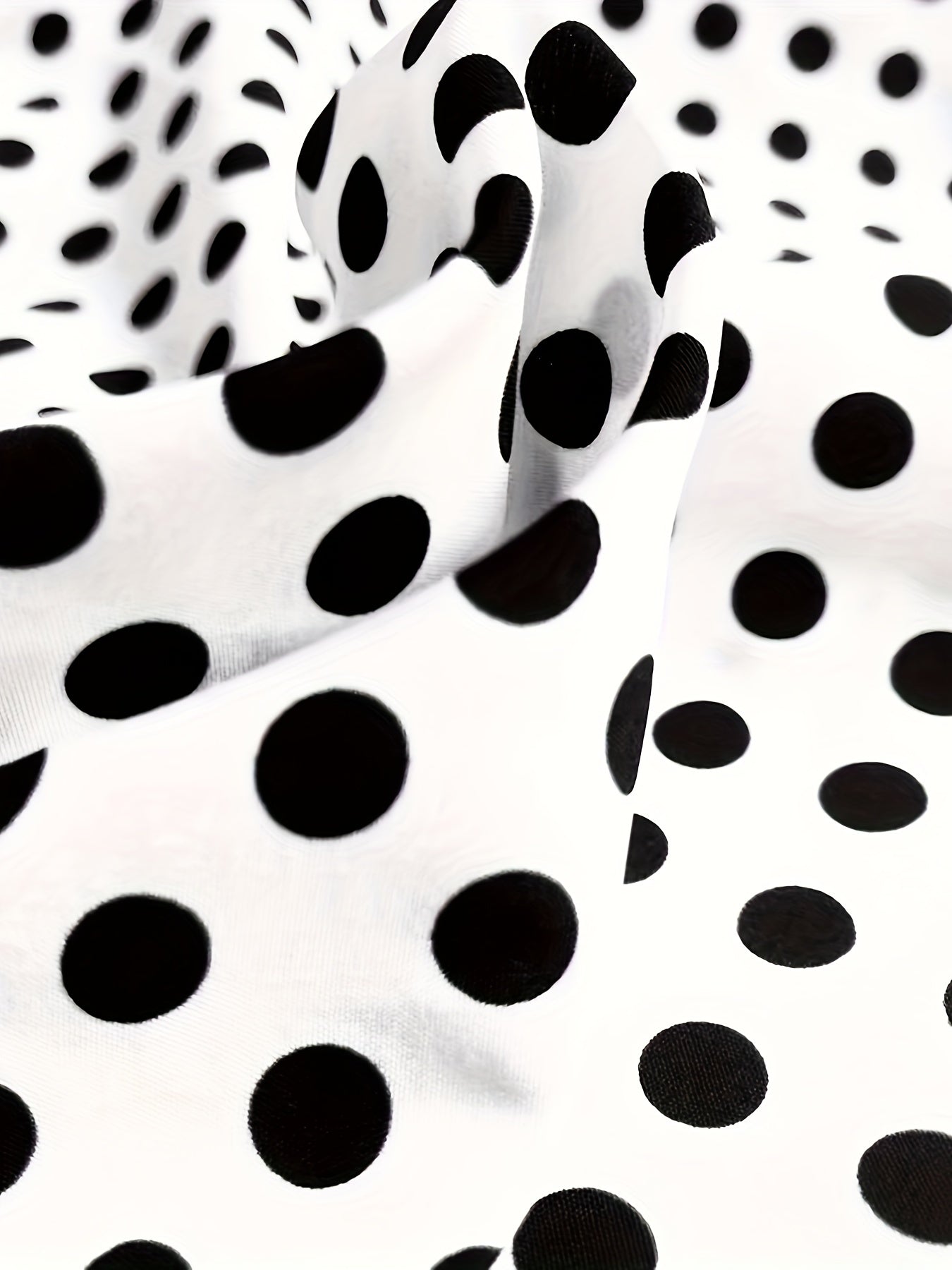 Abito a pois Elegante miniabito a maniche lunghe con collo alto