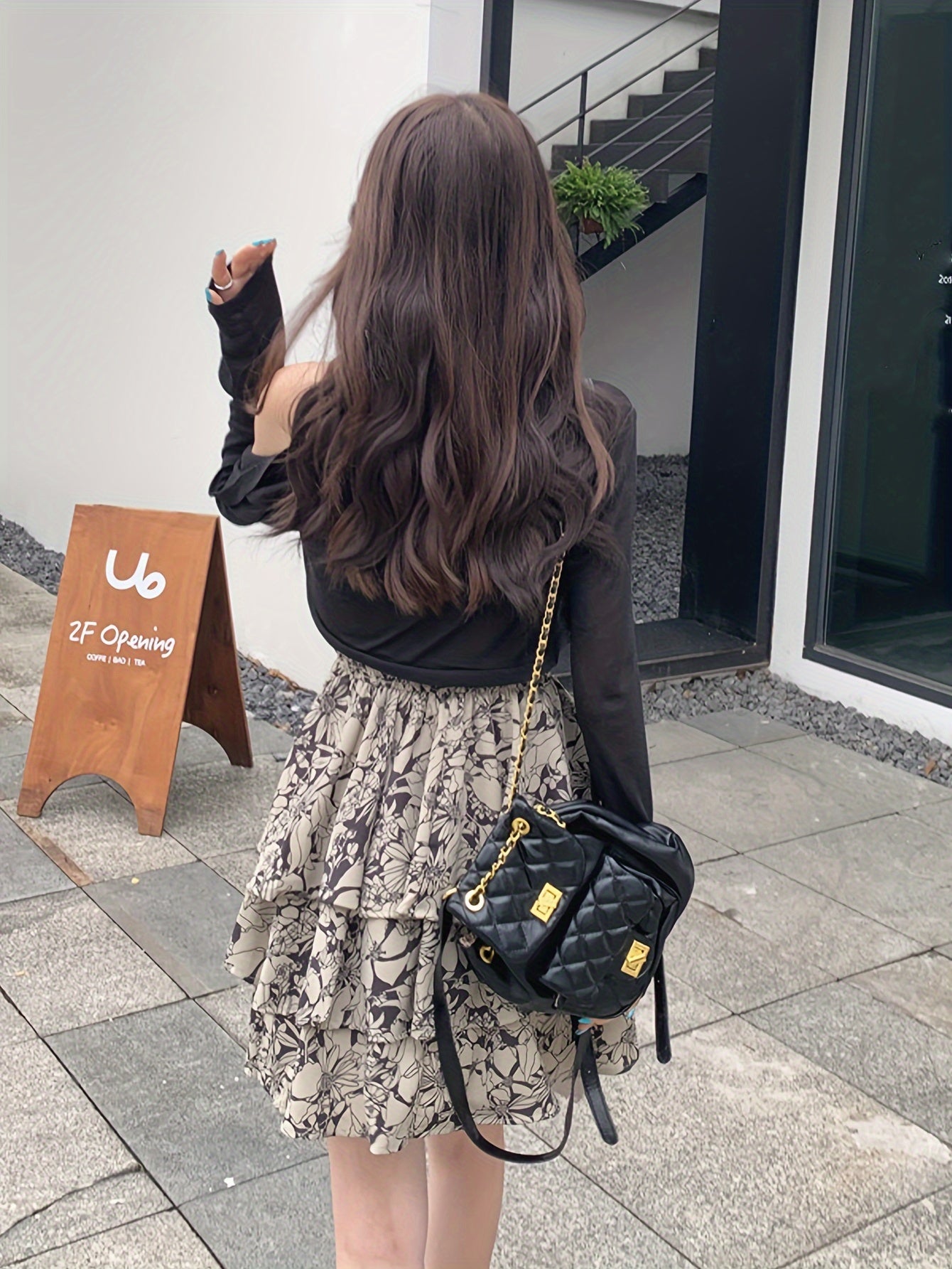 Abito estivo con motivo floreale - Abito a tracolla arioso, design slingback