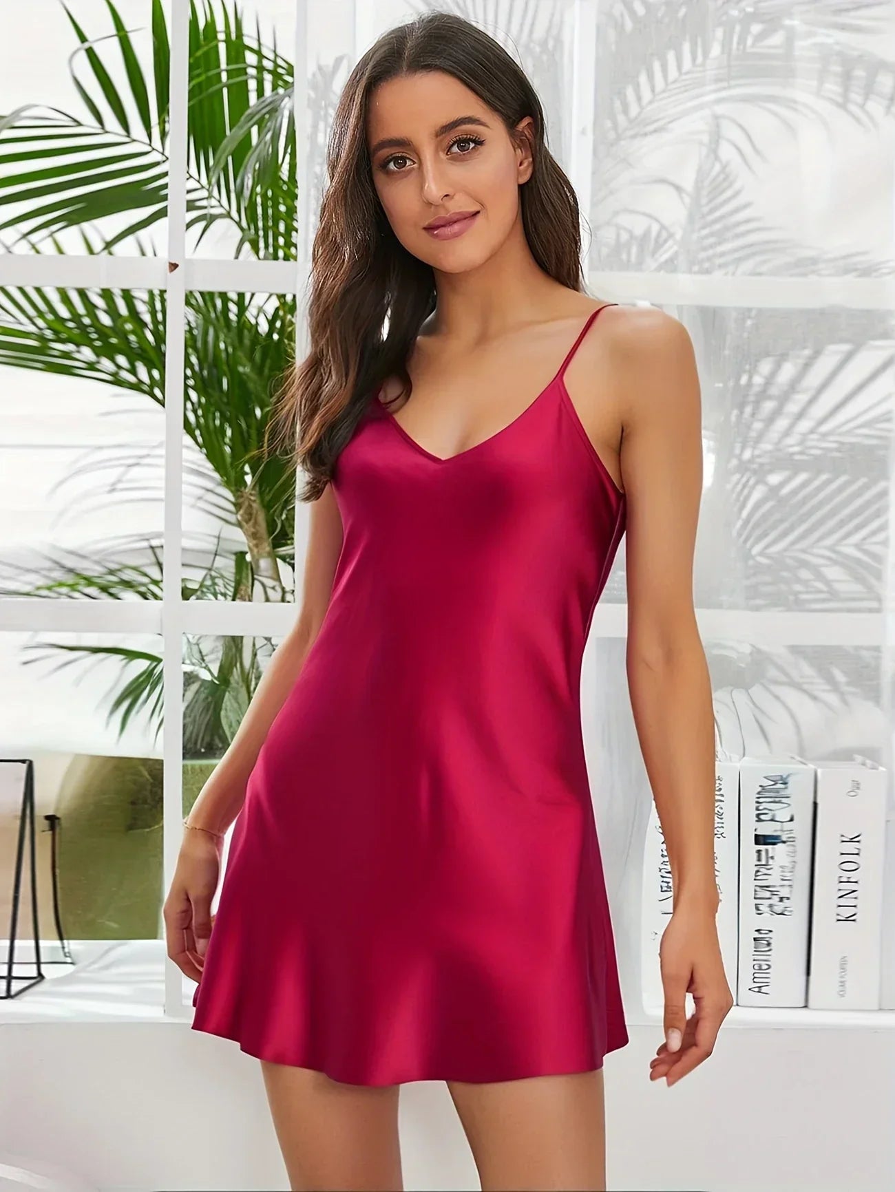 Camicia da notte - Elegante vestaglia in seta con scollo a V, schiena scoperta, spalline regolabili e spacco alto