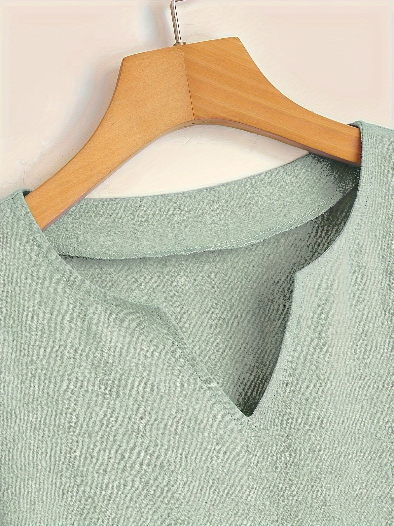 Abito midi casual da donna - maniche lunghe, scollatura a intaglio e arioso