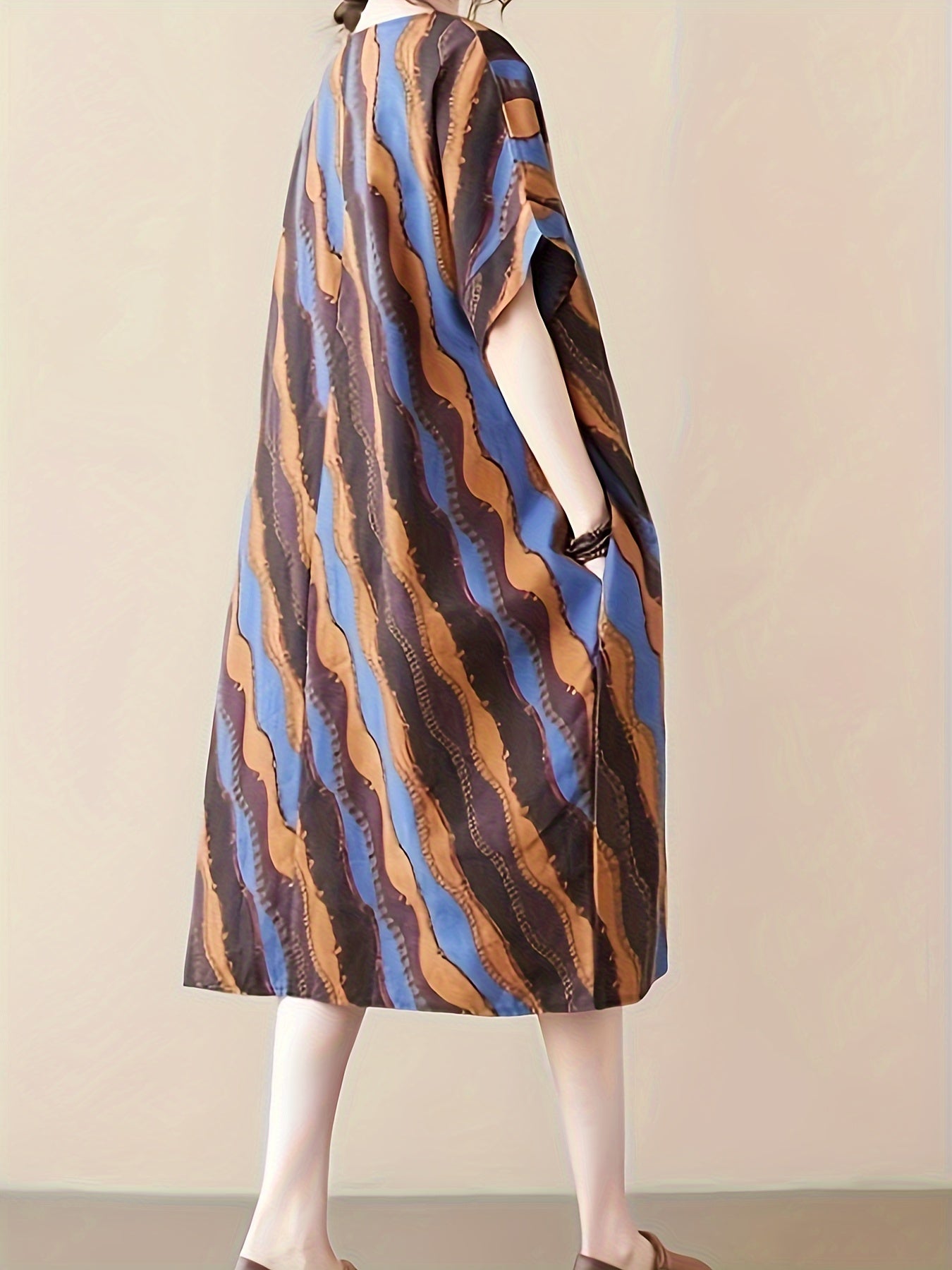 Abito in lino da donna - Motivo geometrico, Scollo rotondo, Maniche corte e tasche, Aereo e confortevole