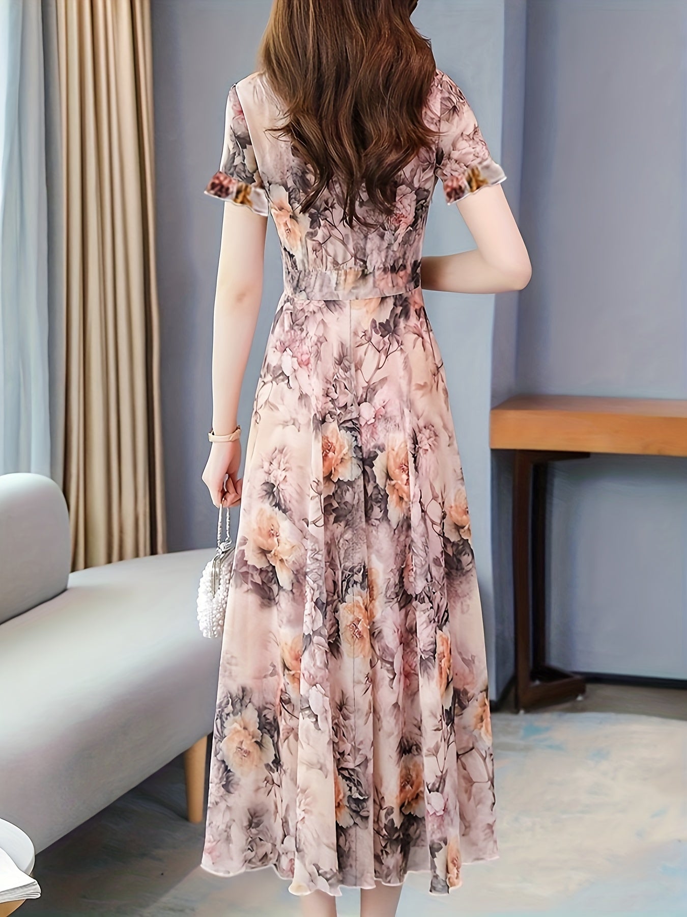 Abito estivo con motivo floreale Abito elegante a maniche corte con scollo rotondo Abito femminile arioso