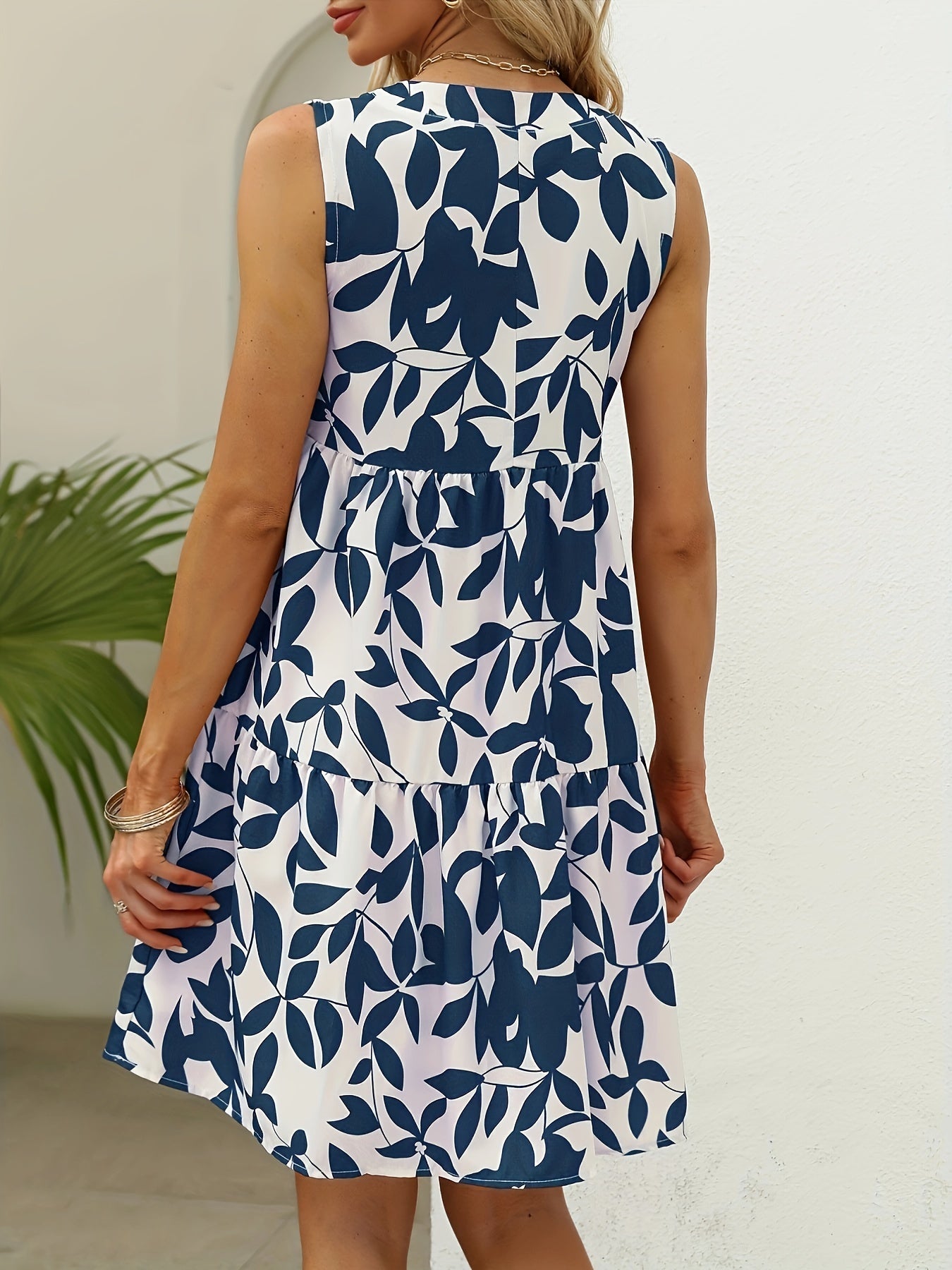 Abito a strati senza maniche con scollo a V - arioso abito estivo da donna