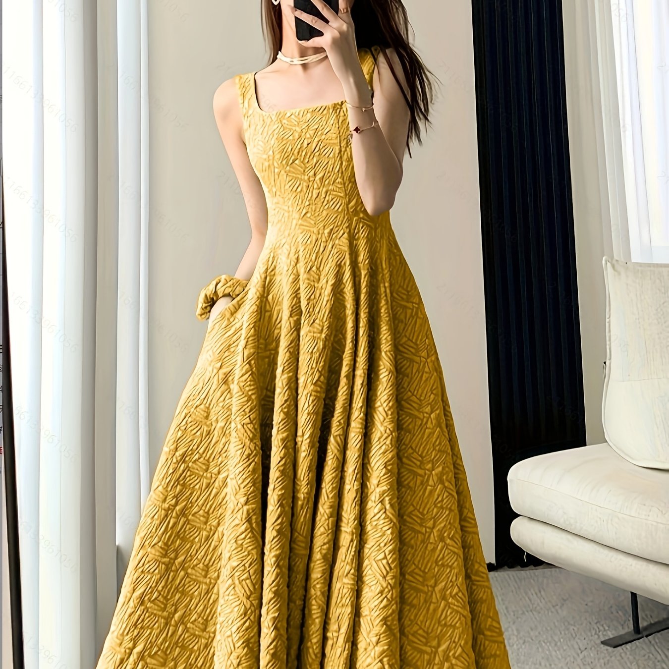 Abito elegante con scollatura quadrata - ideale per la primavera e l'estate