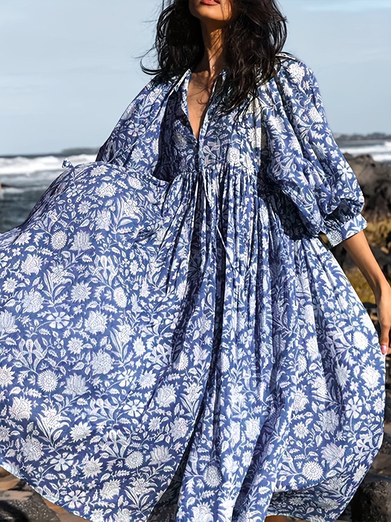 Abito floreale con scollo a V - Abito estivo arioso con maniche a lanterna