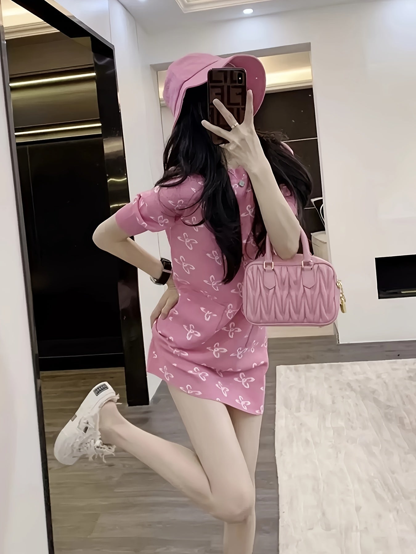 Abito in maglia con motivo floreale - vestibilità bodycon, maniche a sbuffo, scollatura rotonda