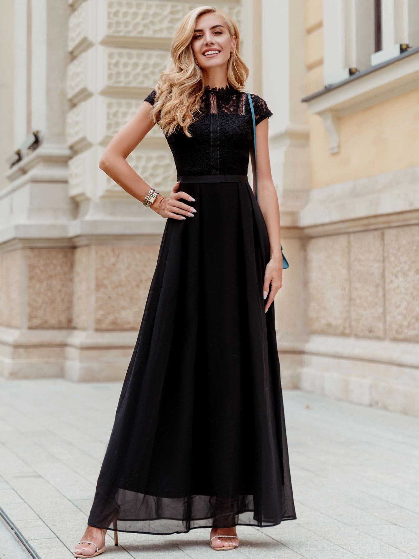 Abito formale in chiffon con pizzo e pieghe a contrasto