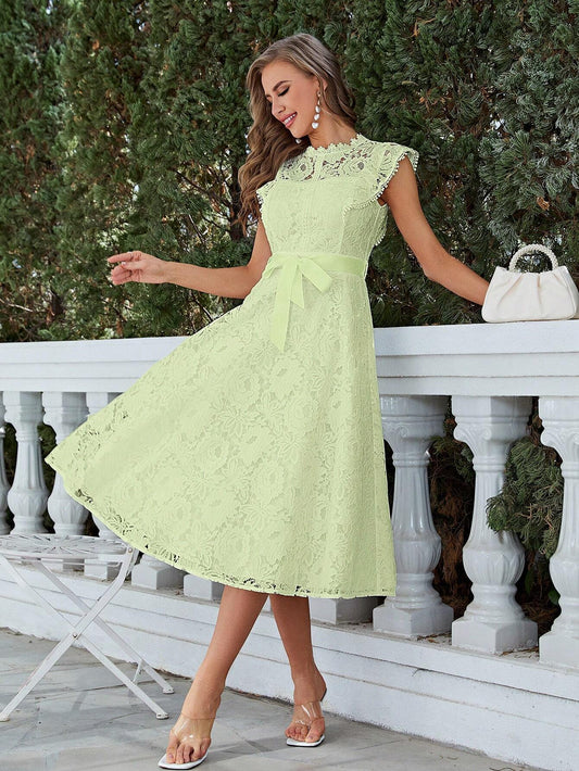 Abito corto con maniche a palloncino e pizzo