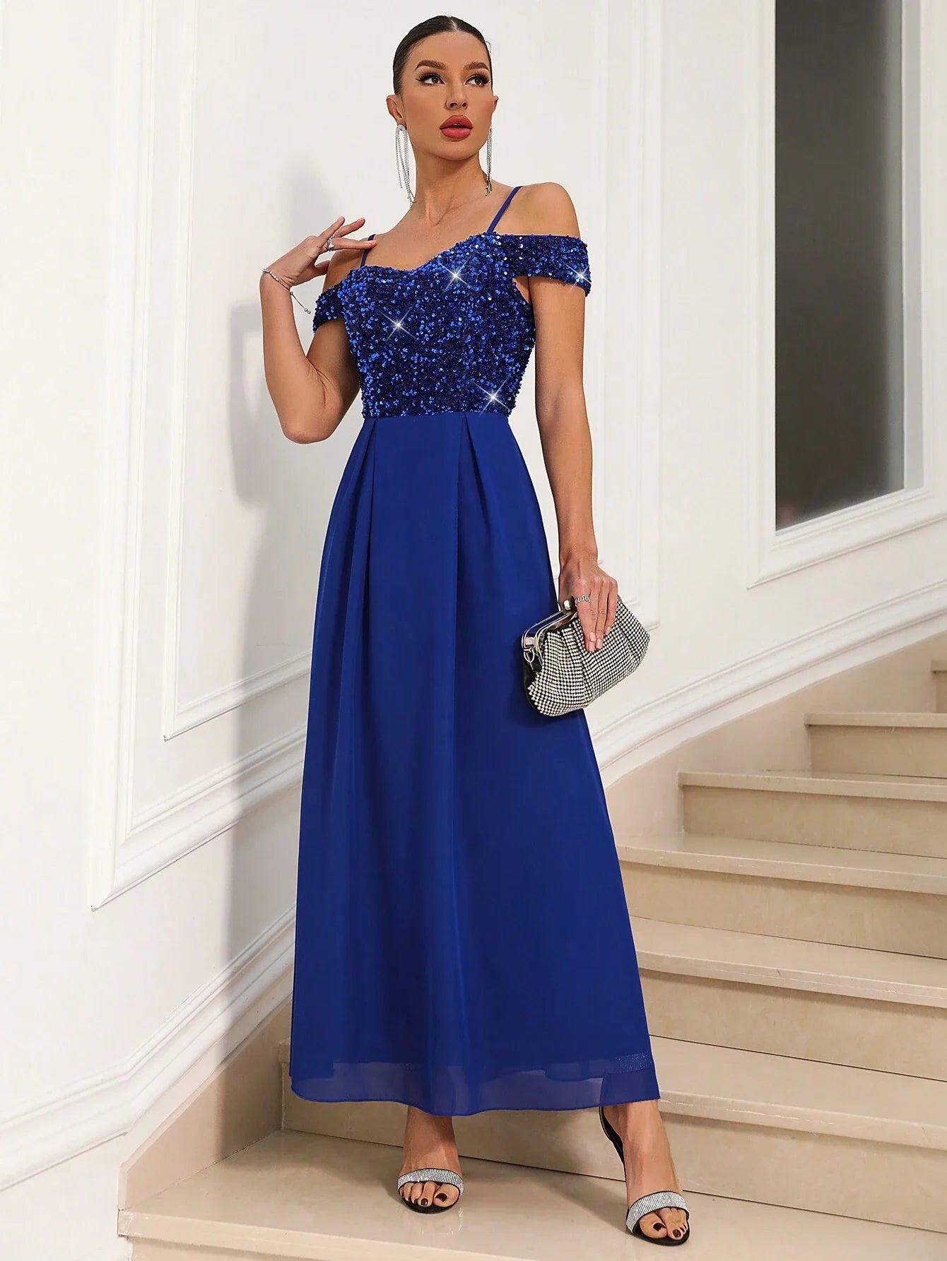 Abito semplice e sobrio per tutti i giorni