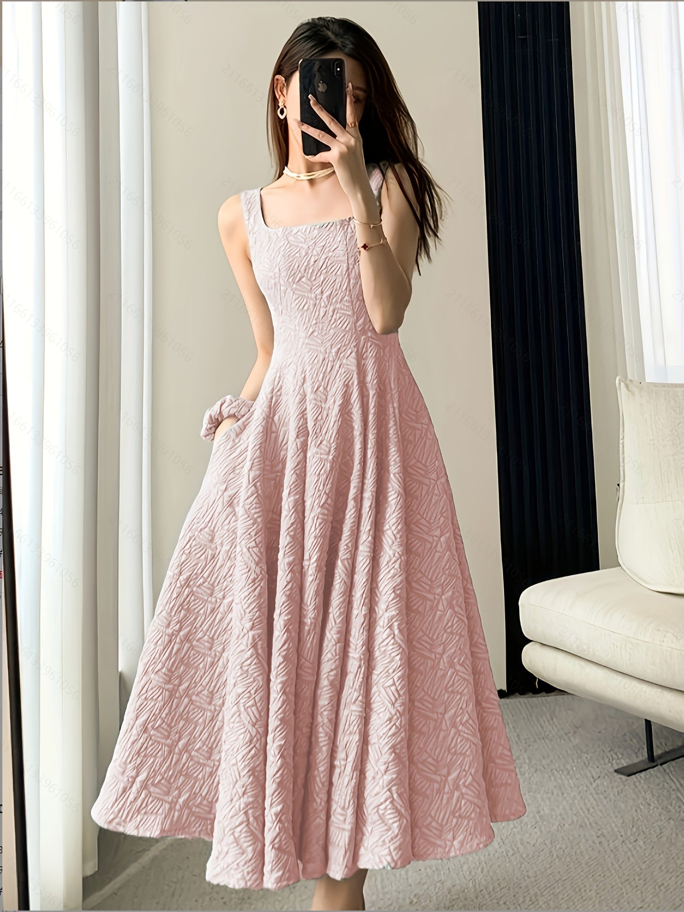 Abito elegante con scollatura quadrata - ideale per la primavera e l'estate