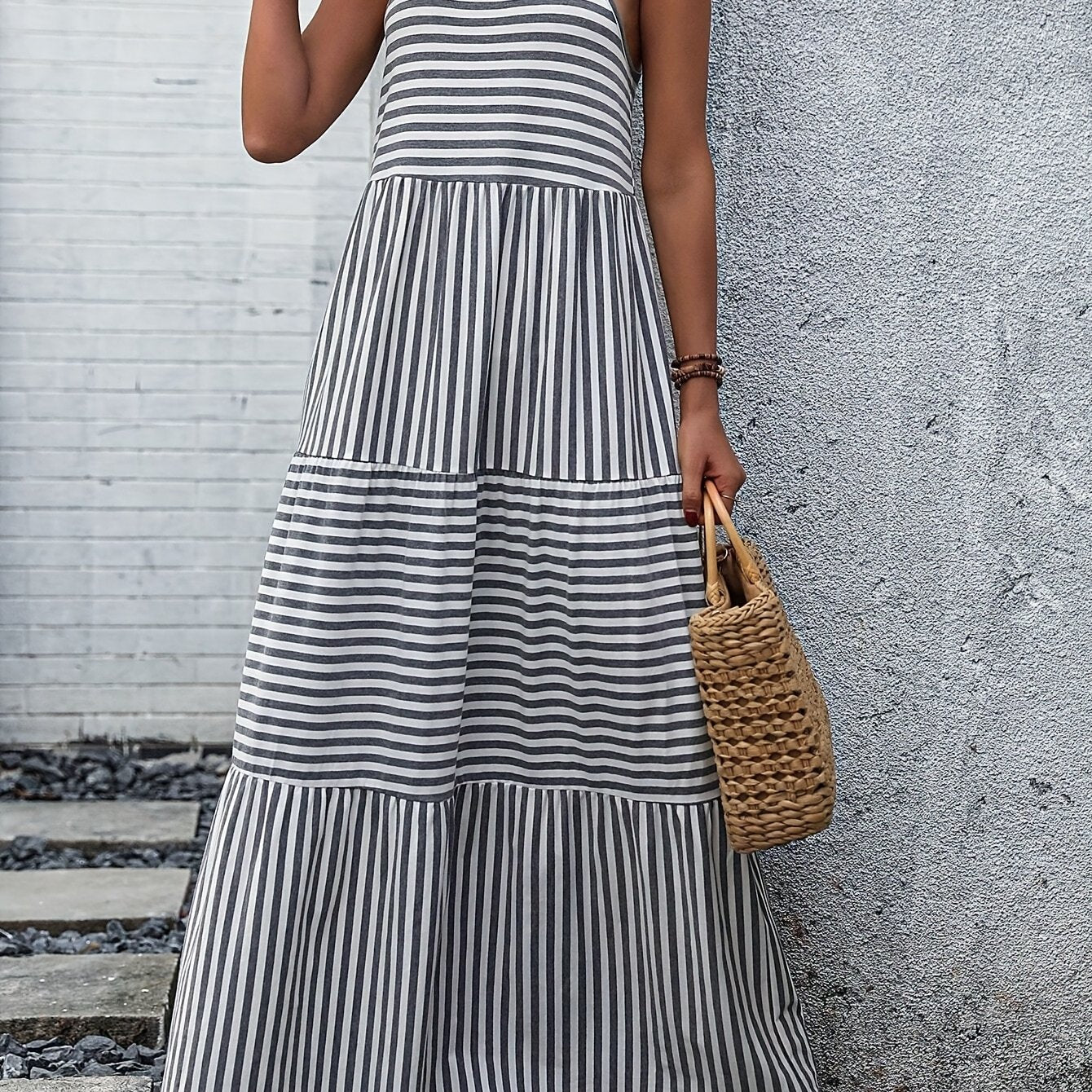 Maxi abito a righe bianche e nere Vestito estivo arioso per la spiaggia