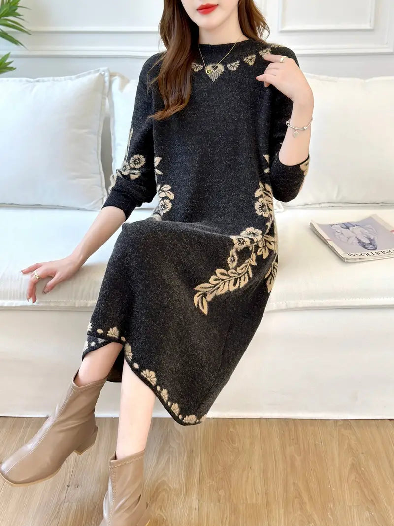 Elegante abito da donna in maglia di media lunghezza - snellente per l'autunno