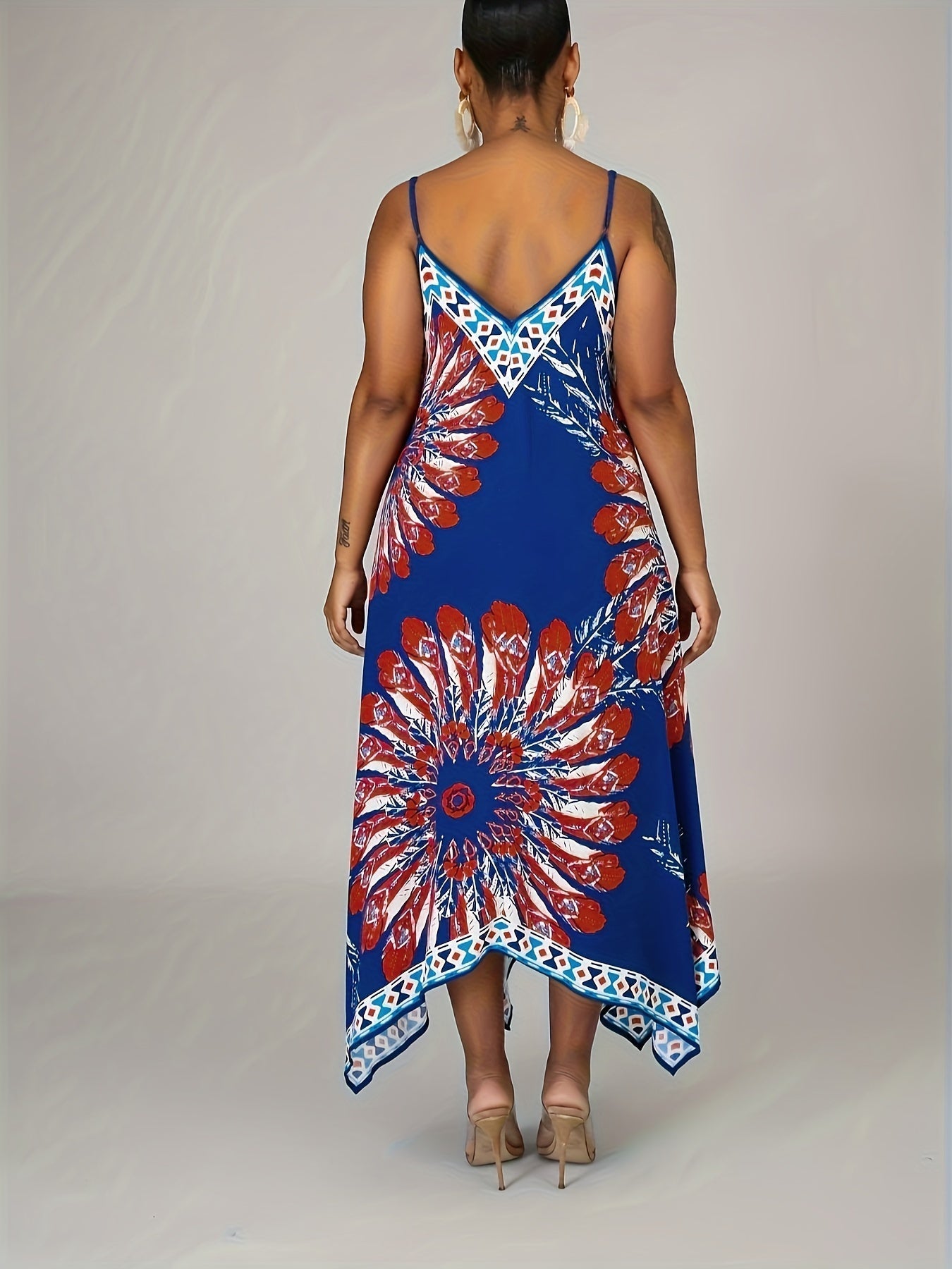 Abito da spiaggia con scollo a V e spalline, con stampe e orlo asimmetrico