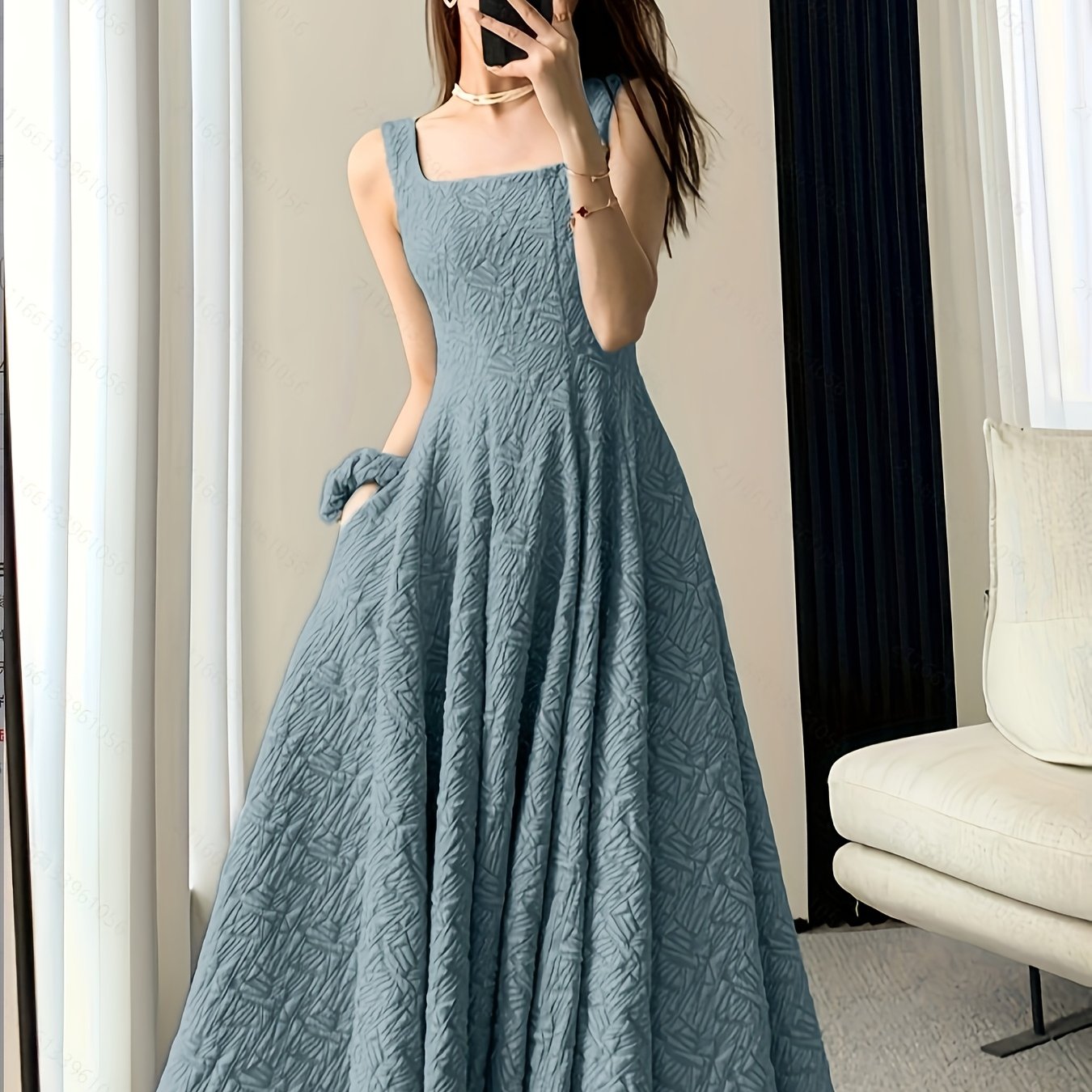 Abito elegante con scollatura quadrata - ideale per la primavera e l'estate