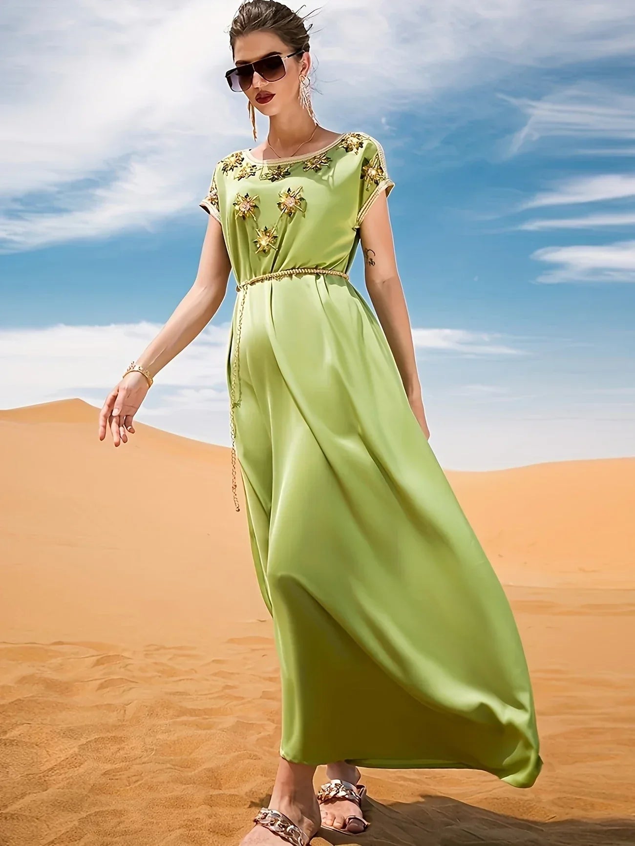 Abito midi in raso verde avocado - zirconi impreziositi a mano, abito da cocktail elegante e scintillante