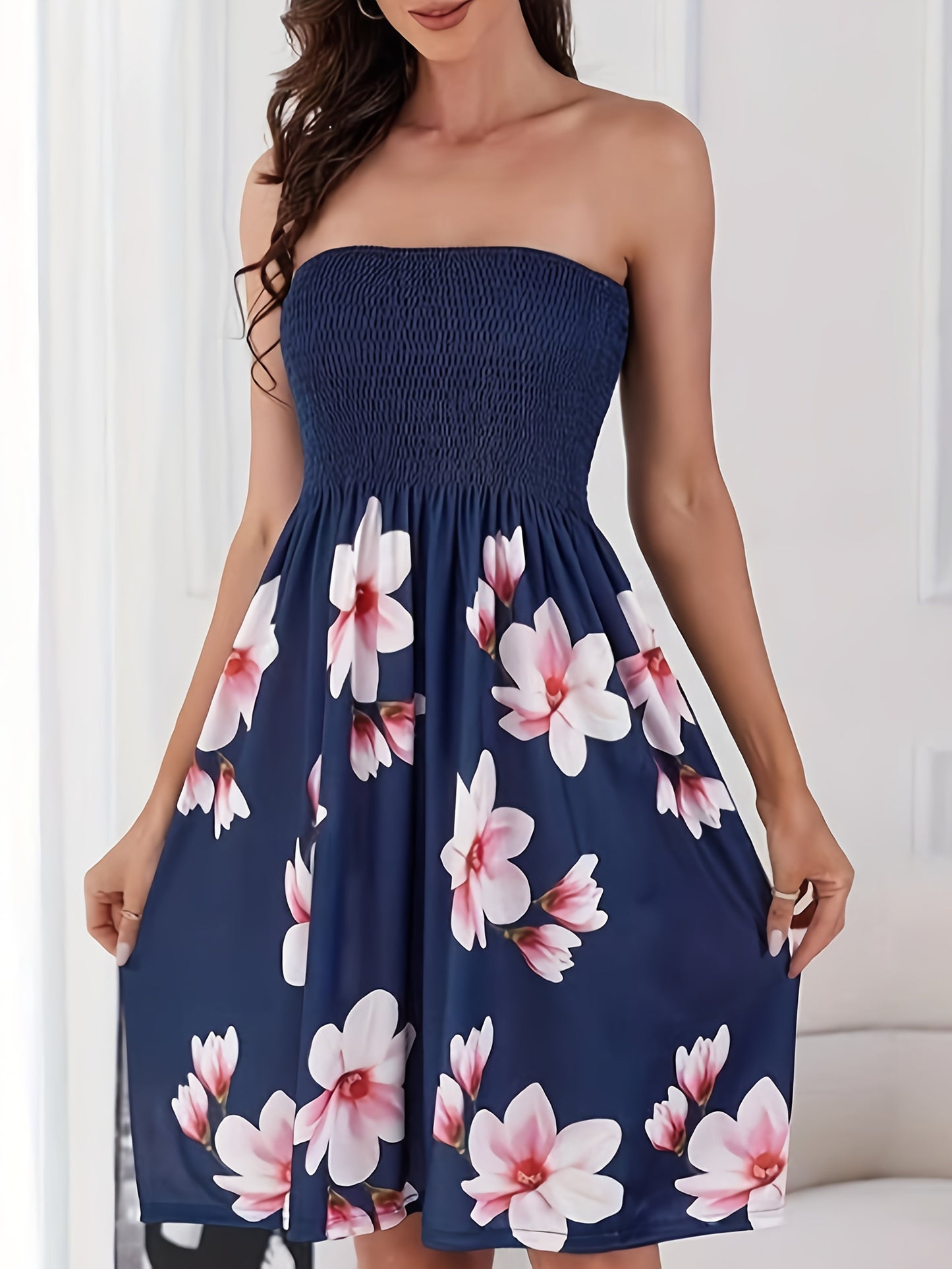 Abito elegante a tuba senza spalline e senza maniche con motivo floreale