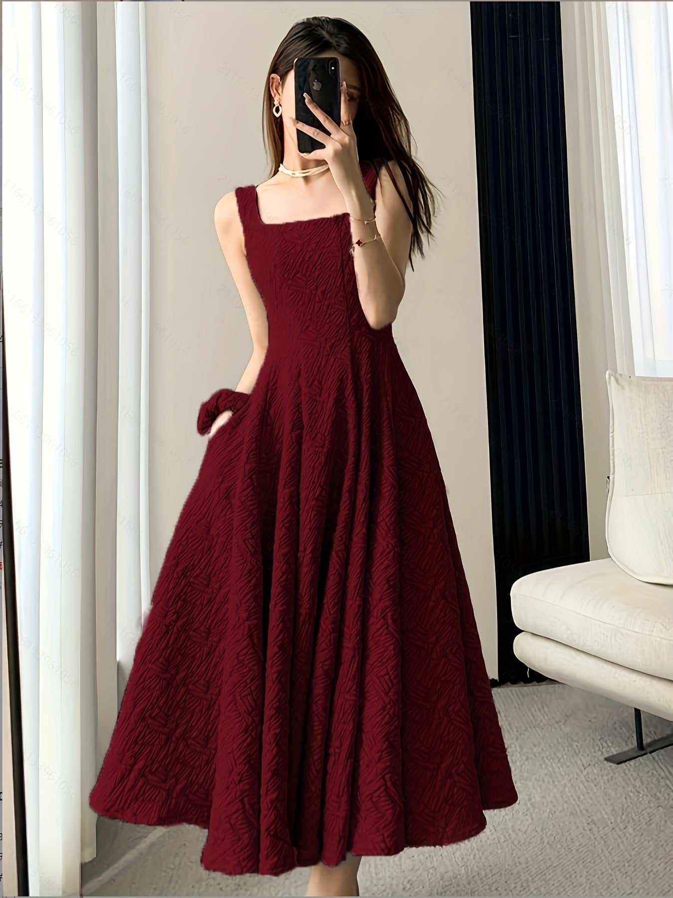 Abito elegante con scollatura quadrata - ideale per la primavera e l'estate