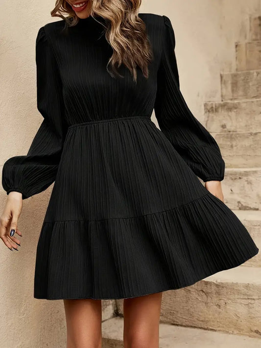 Abito femminile dalla linea ad A con orlo arricciato