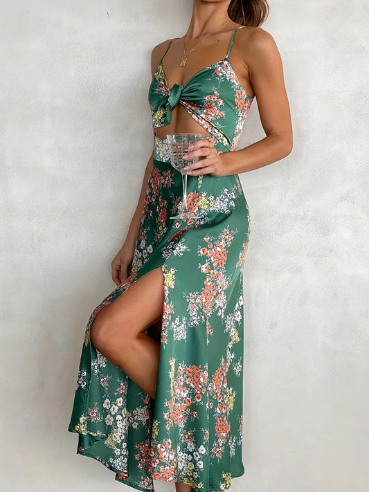 Maxi abito in raso francese - con motivo floreale, orlo asimmetrico, senza maniche, arioso ed elegante per le feste estive