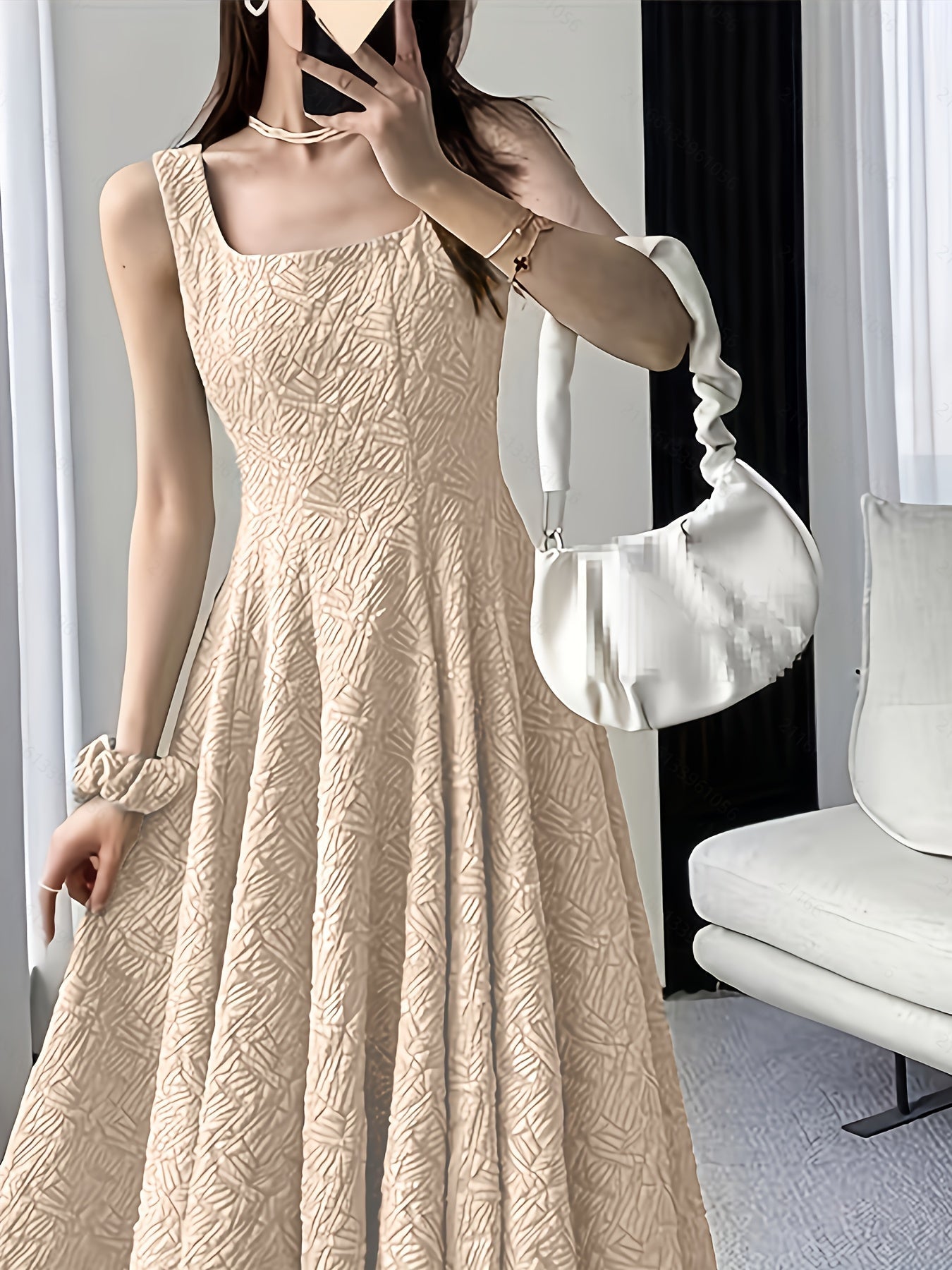 Abito elegante con scollatura quadrata - ideale per la primavera e l'estate