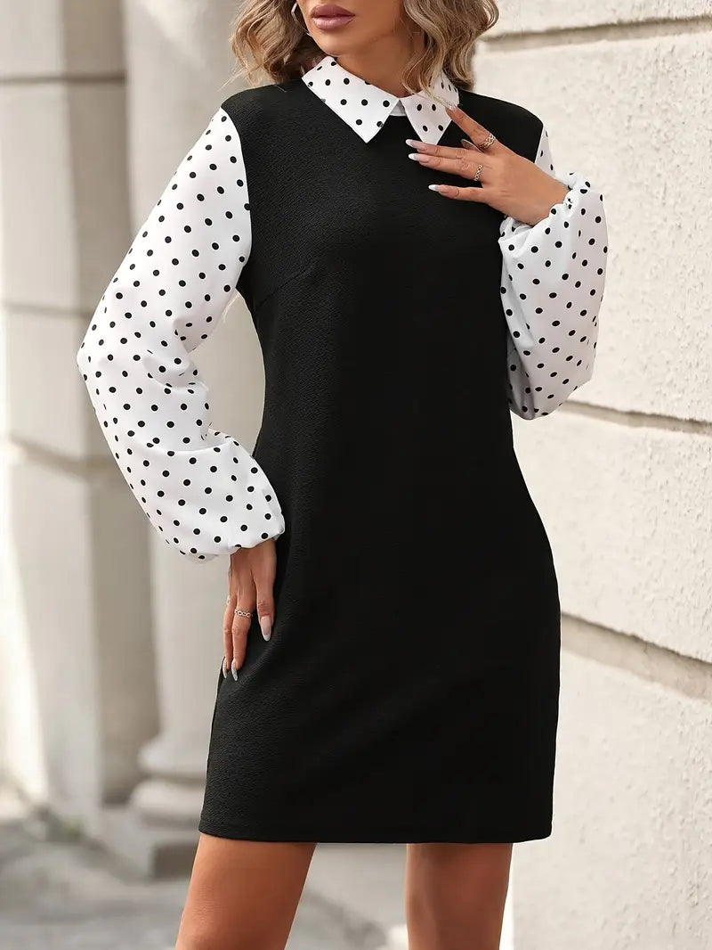 Abito a pois con buco nella serratura sul retro e un tocco moderno