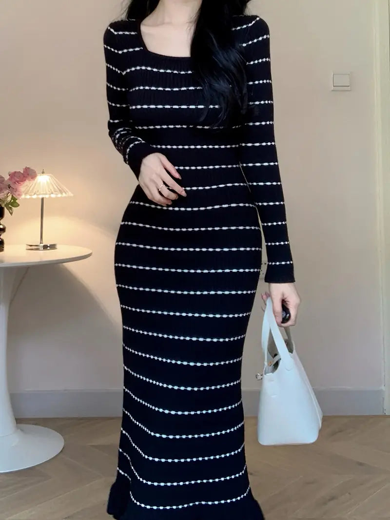 Abito in maglia con collo quadrato e bordo arricciato - Vestibilità lunga