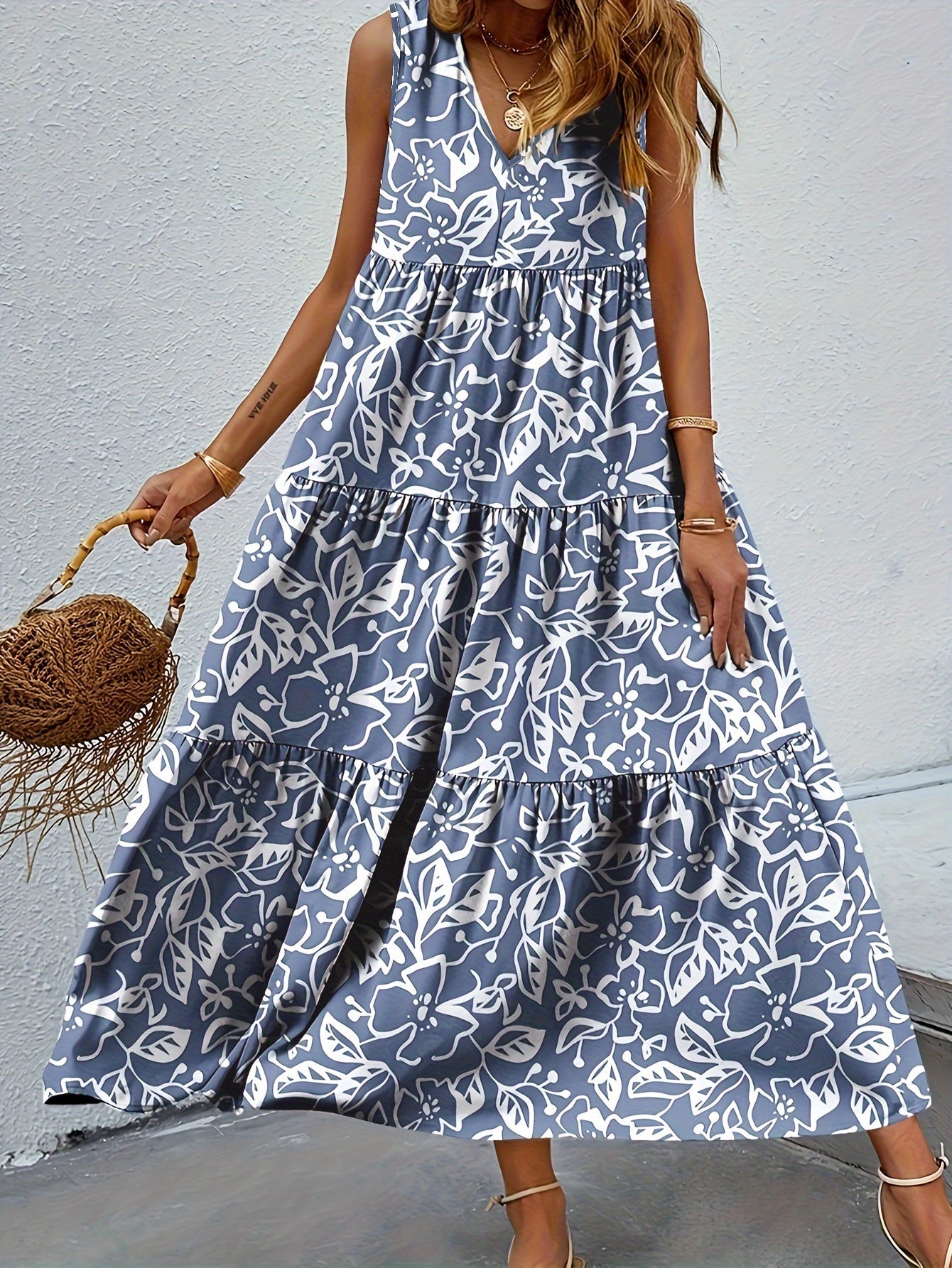 Abito a canotta con orlo a balze e stampa floreale, scollo a V senza maniche