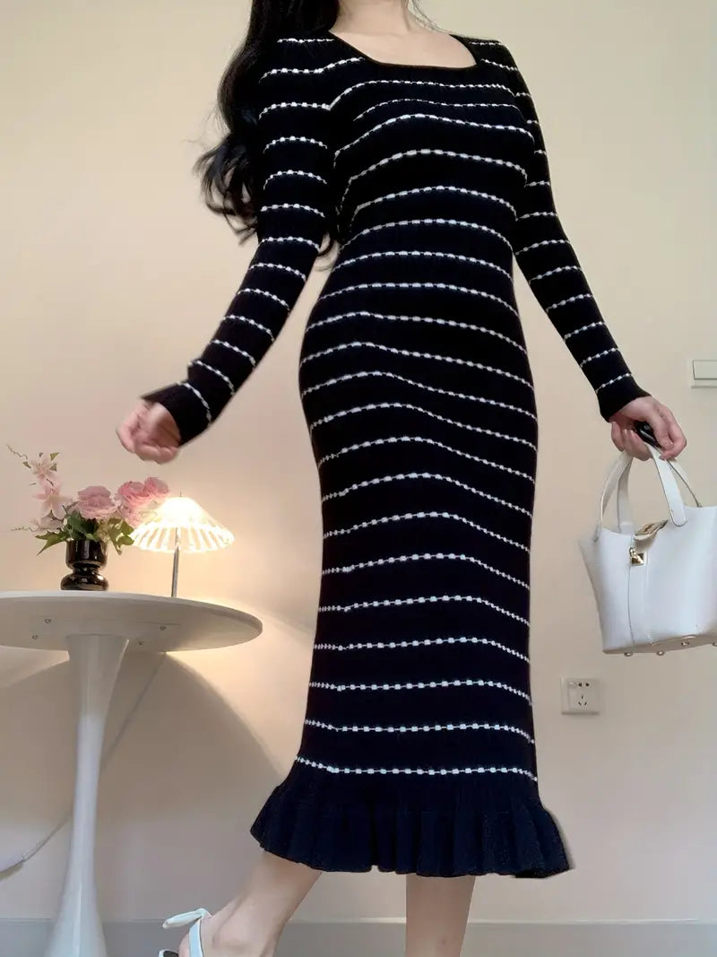 Abito in maglia con collo quadrato e bordo arricciato - Vestibilità lunga