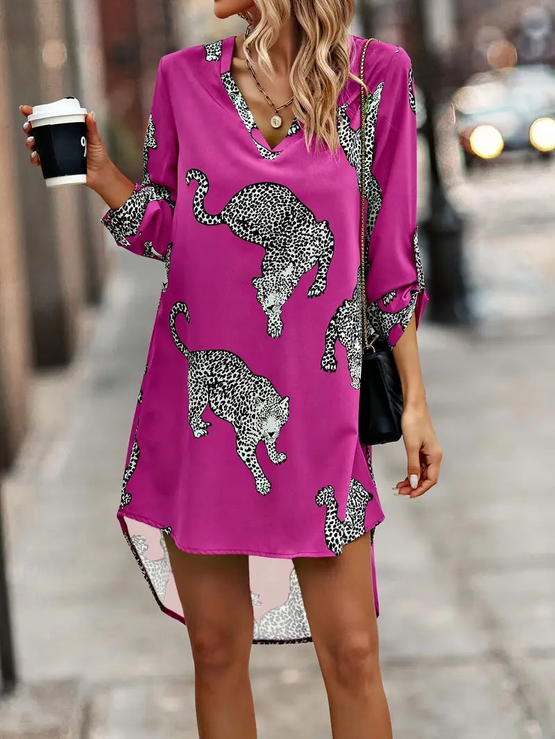 Abito elegante da donna con stampa animalier, scollatura a V