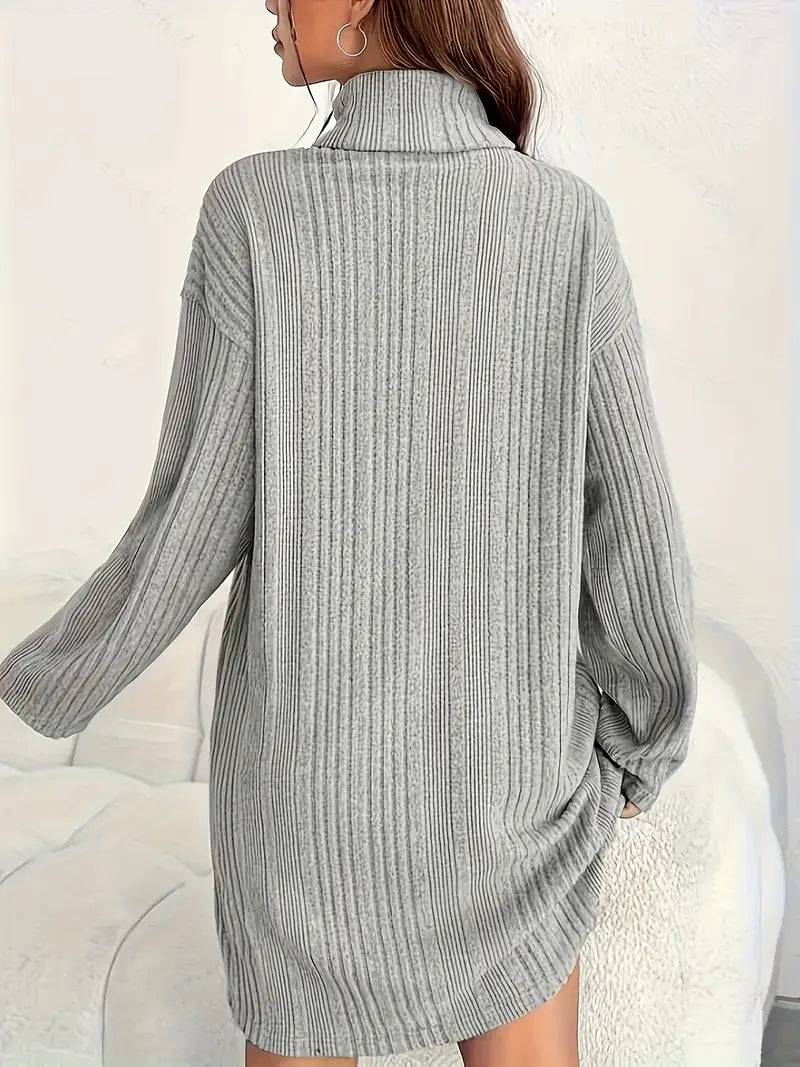 Elegante abito a collo alto con spalle cadenti