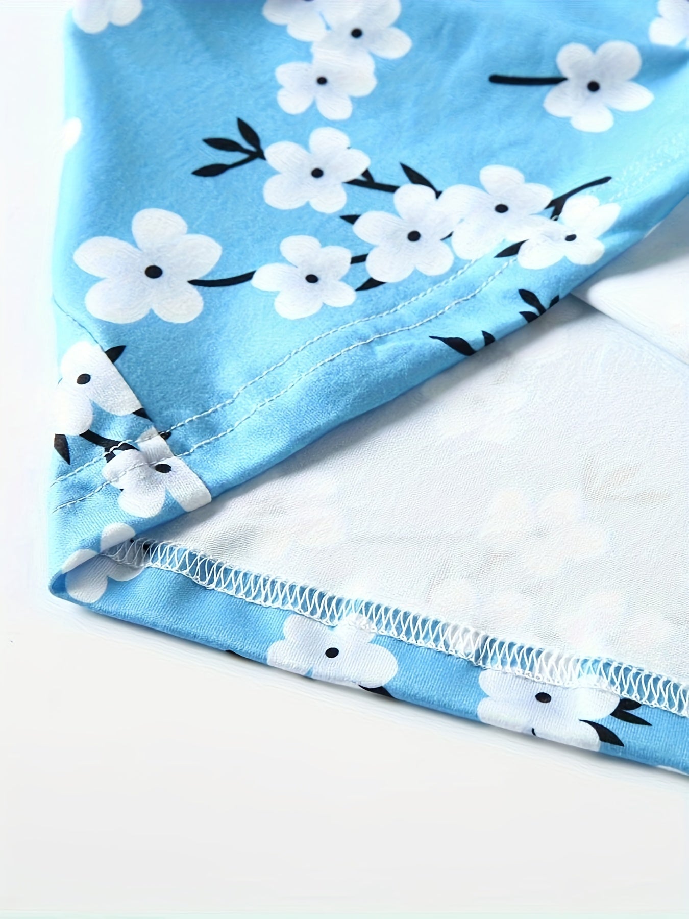 Elegante abito a pieghe senza maniche in stile floreale per l'estate