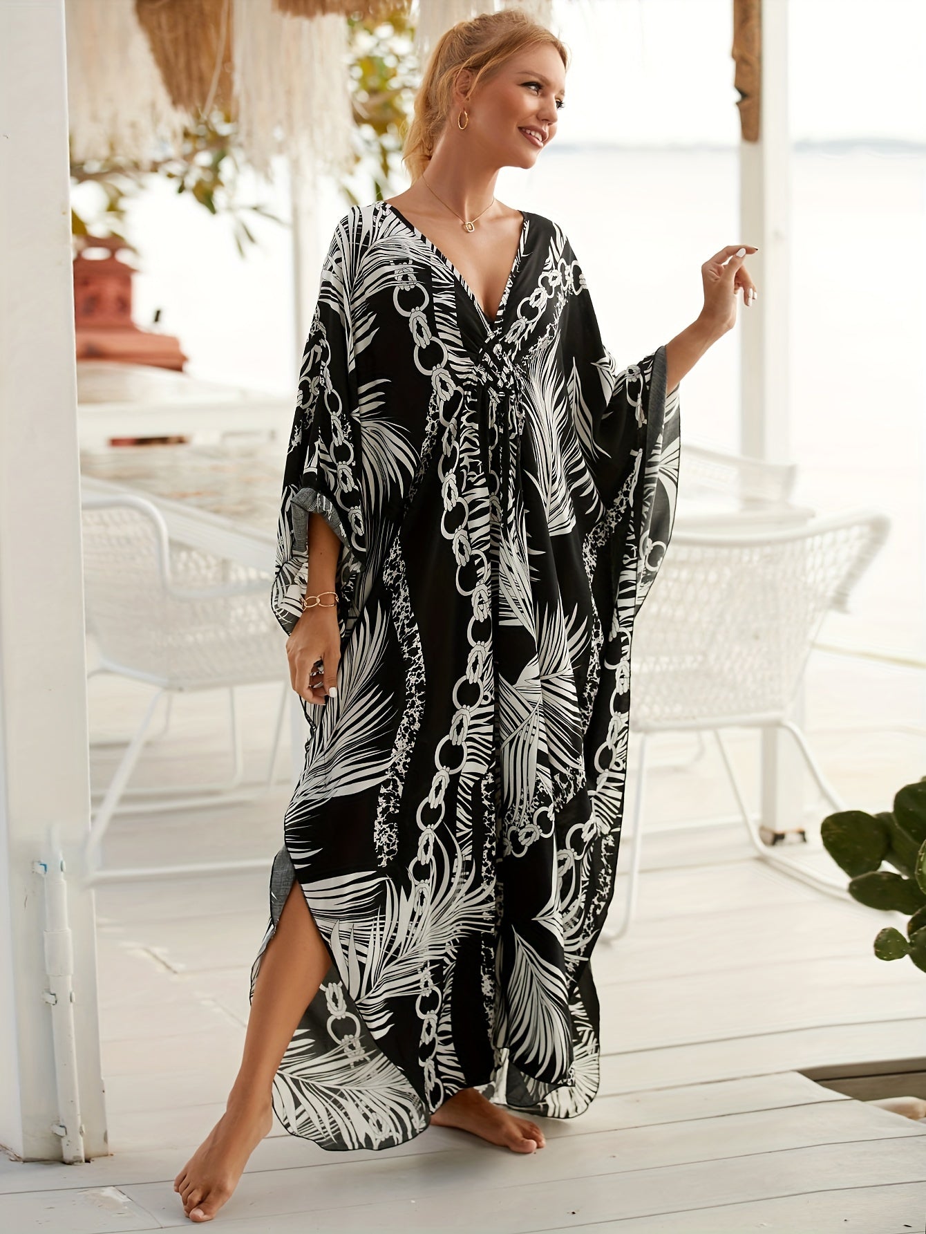 Abito da spiaggia boho da donna - Maxi abito bianco e nero con scollo a V