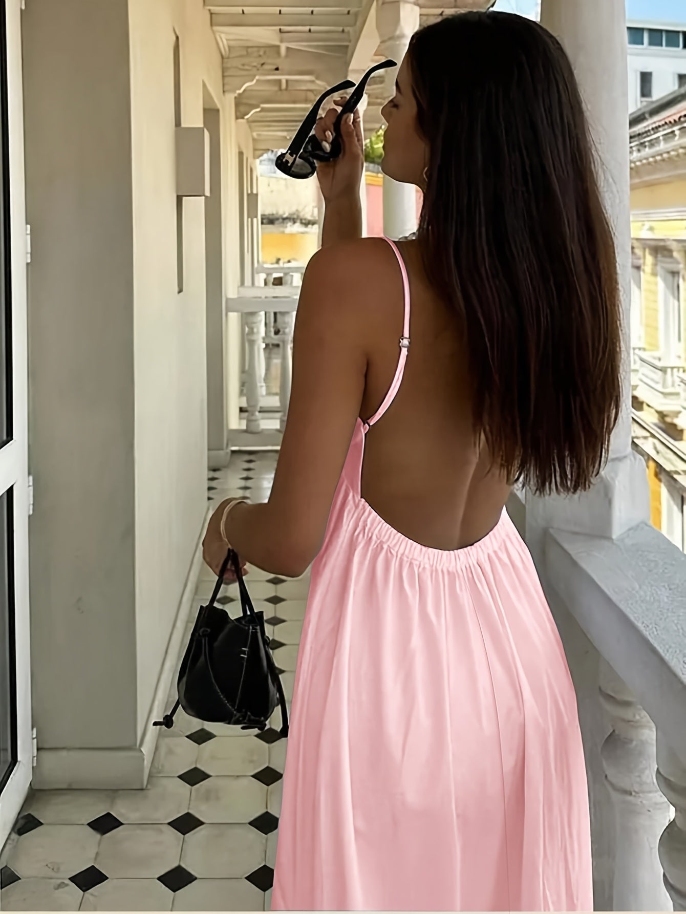 Maxi abito senza schienale - abito estivo chic con scollatura a V, spalline, poliestere arioso