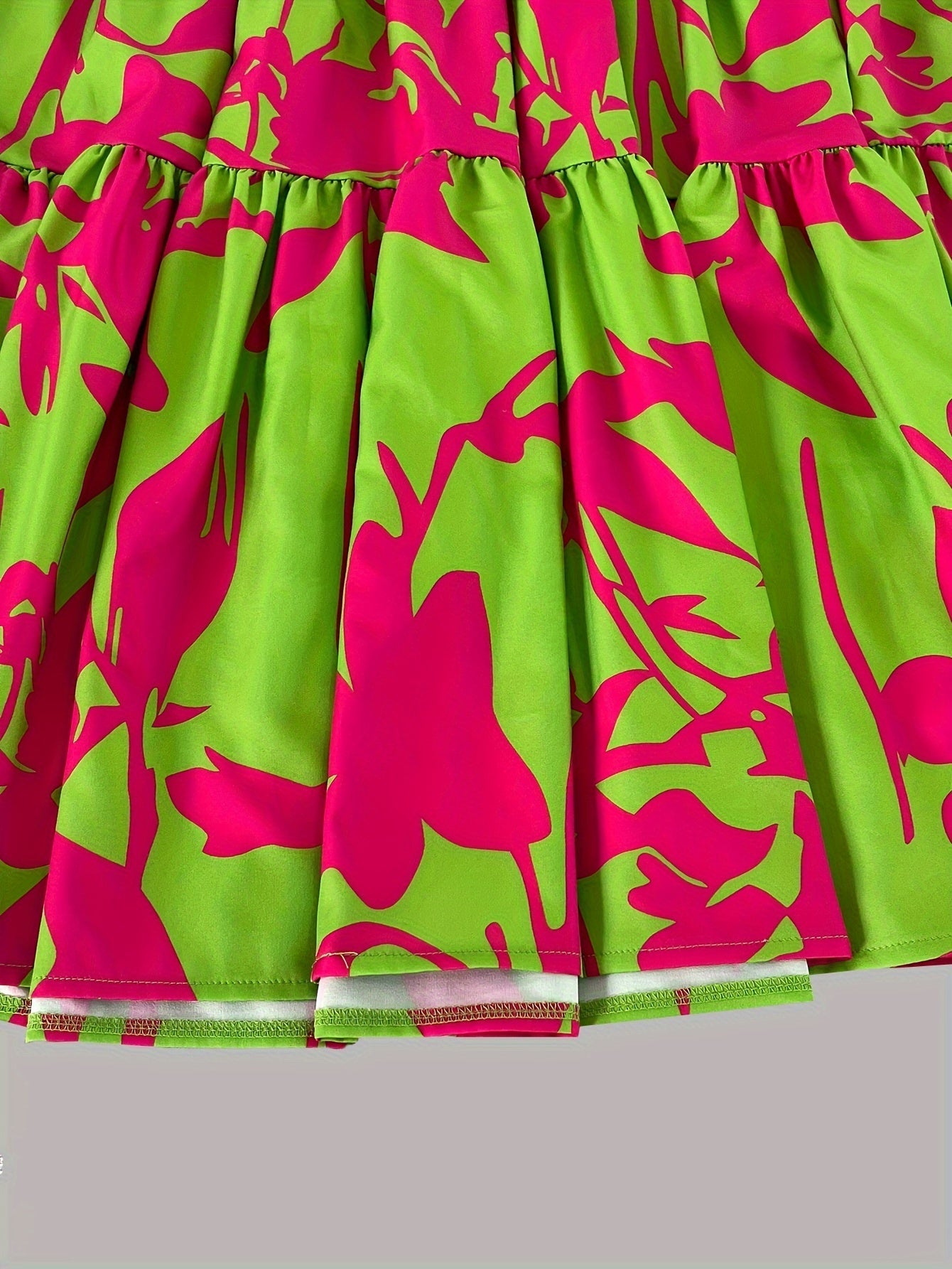 Elegante abito floreale con scollo a V - Senza maniche Sciolto e arioso