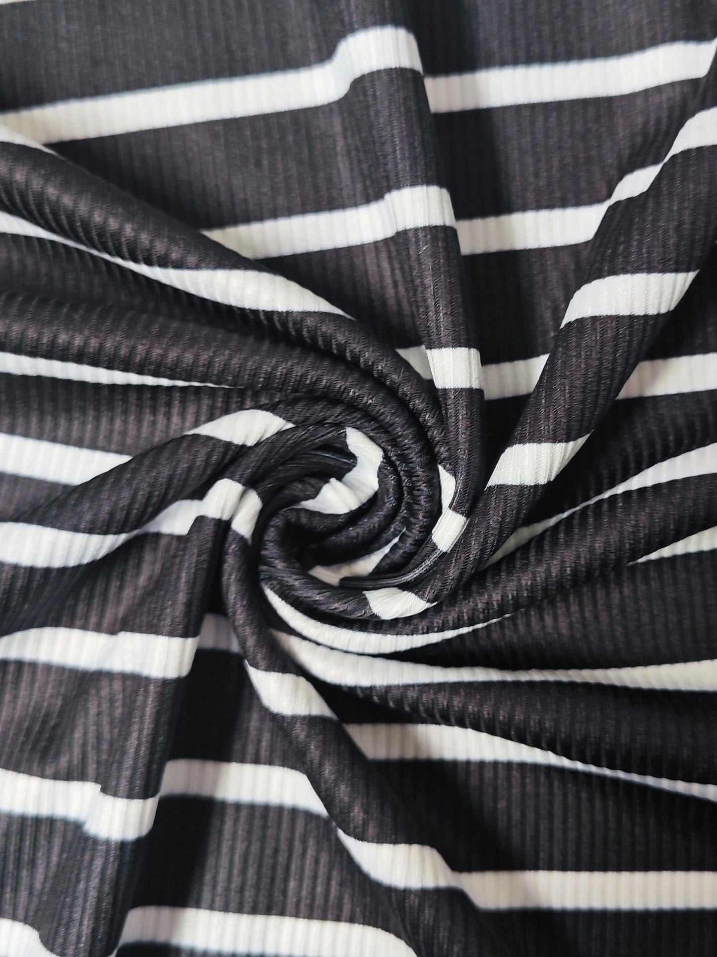 Mini abito a righe con scollo a V - manica corta, abbigliamento estivo da donna