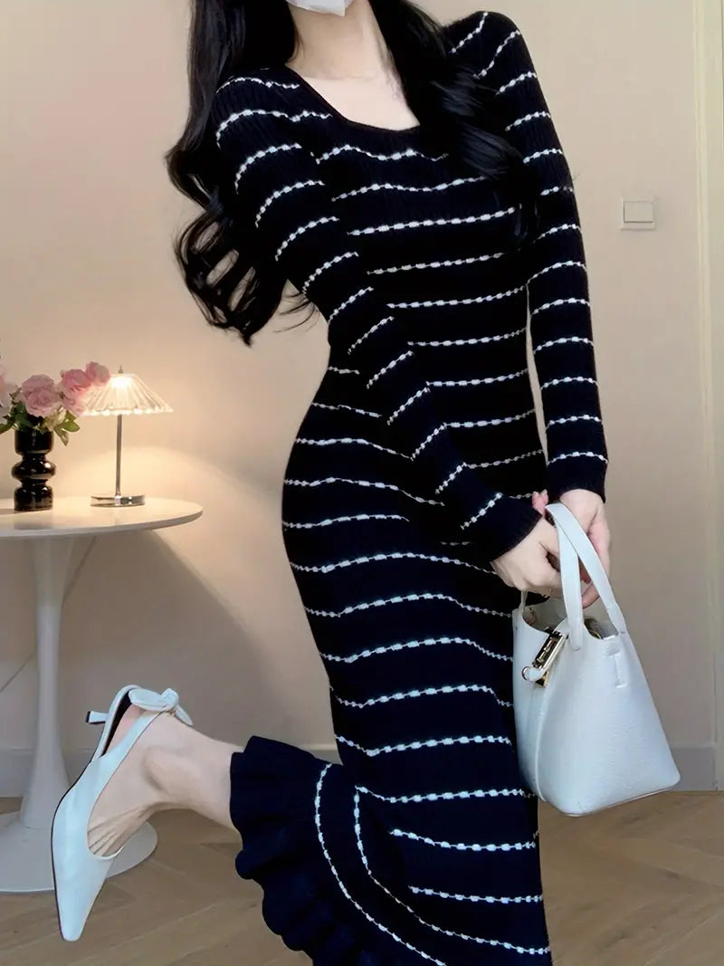 Abito in maglia con collo quadrato e bordo arricciato - Vestibilità lunga