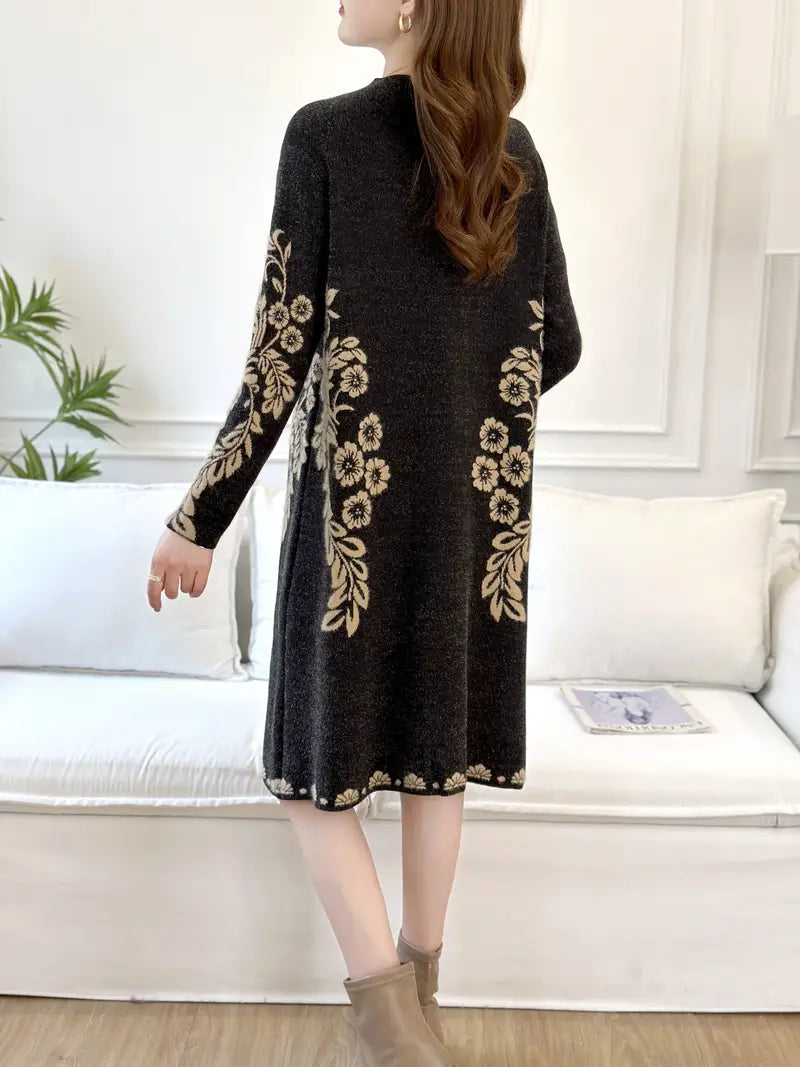 Elegante abito da donna in maglia di media lunghezza - snellente per l'autunno