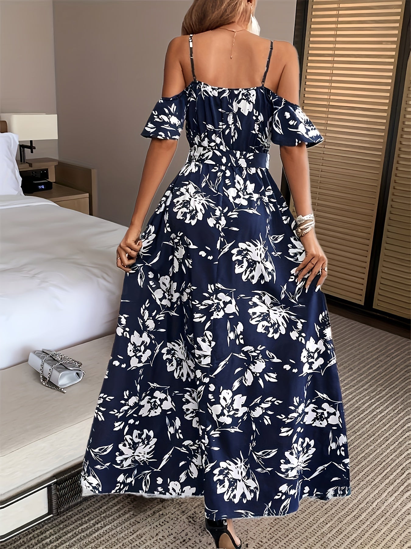 Abito floreale da donna con scollo a V e spalle fredde, abito estivo con cintura