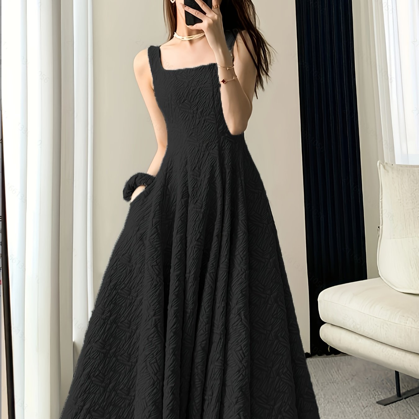 Abito elegante con scollatura quadrata - ideale per la primavera e l'estate