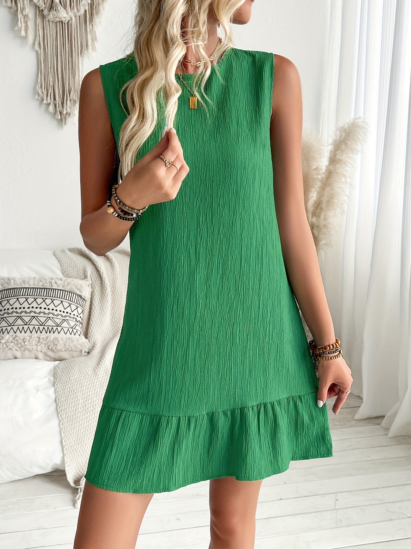 Elegante abito a canotta con volant, senza maniche per la primavera e l'estate