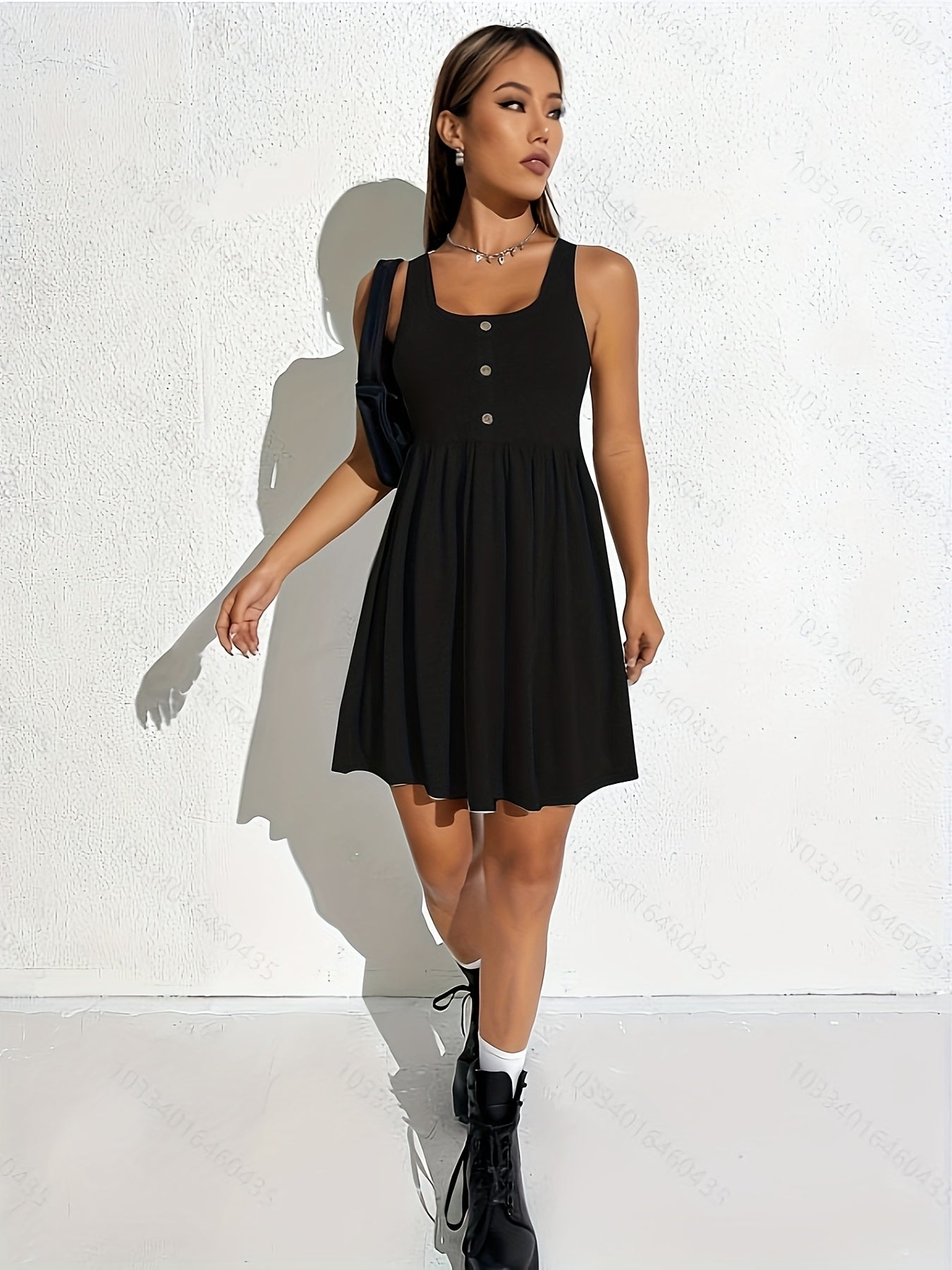 Abito estivo senza maniche con scollo a V e bottoni