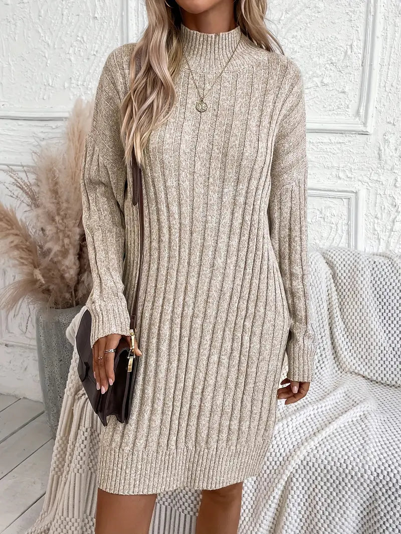 Abito moderno con orlo svasato e scollatura alta in maglia a coste