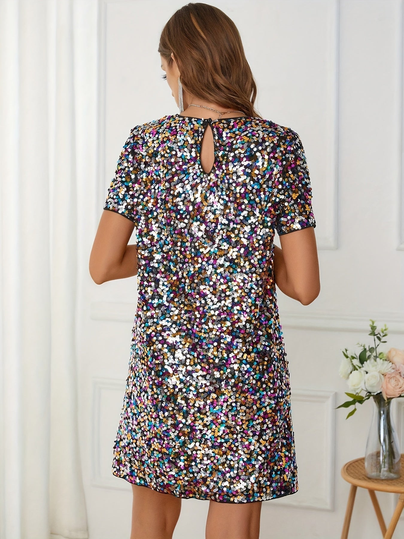 Elegante abito estivo - tunica al ginocchio con paillettes, scollatura rotonda e vestibilità ampia