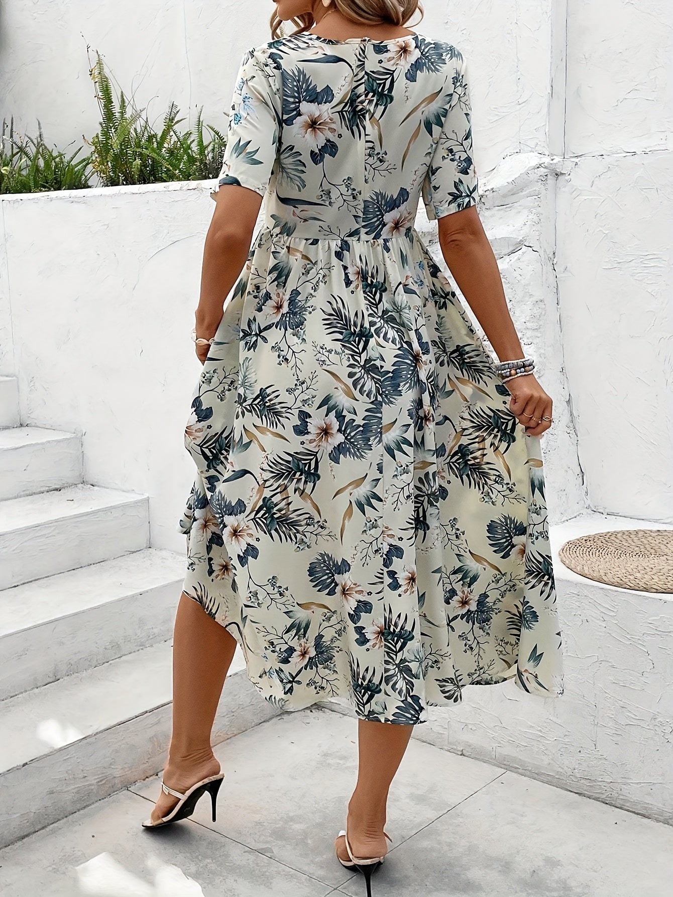 Abito a fiori con cintura in vita - Estate e tutti i giorni